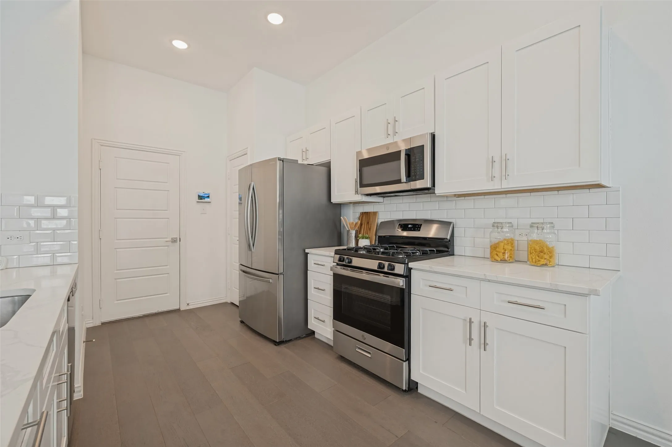 Townhouse For Sale in Dallas County , 2008 Bethlehem Street, Irving, Texas 75061, 3 Bedroom, 3 Bathroom, 2 Garage spaces, 1,869 Sqft, built in 2020, mls#21400503, Real Estate Agent in Irving, Homes For Sale in Dallas county, Homes For Sale in Irving, Realtor in Irving Texas, Real Estate Brokerage Independent Realty Texas, Luminita Cordes Realtor