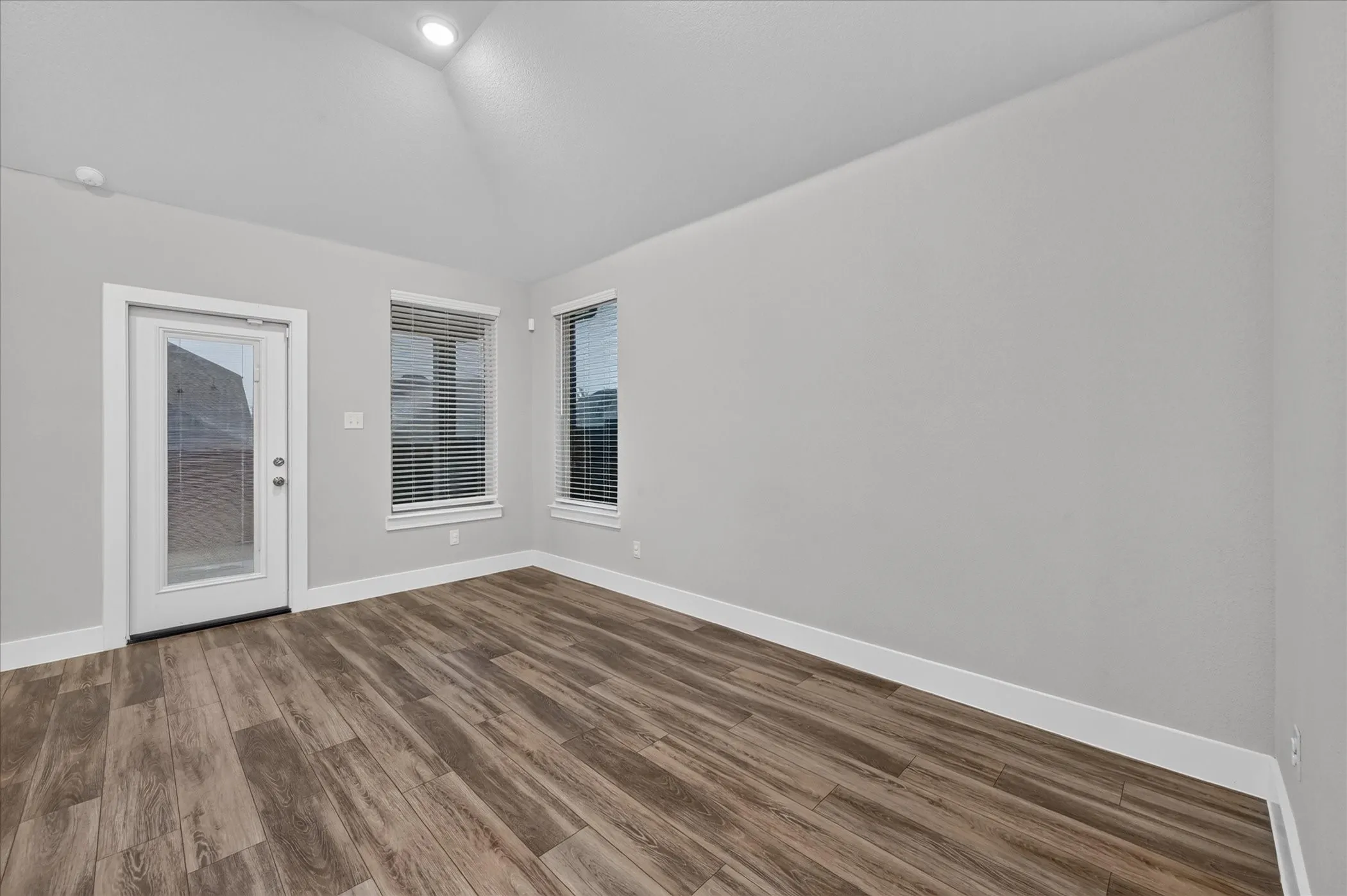 Single Family Residence For Sale in Tarrant County , 5120 Beautyberry Drive, Fort Worth, Texas 76036, 3 Bedroom, 2 Bathroom, 2 Garage spaces, 1,832 Sqft, built in 2021, mls#21402343, Real Estate Agent in Fort Worth, Homes For Sale in Tarrant county, Homes For Sale in Fort Worth, Realtor in Fort Worth Texas, Real Estate Brokerage Independent Realty Texas, Luminita Cordes Realtor