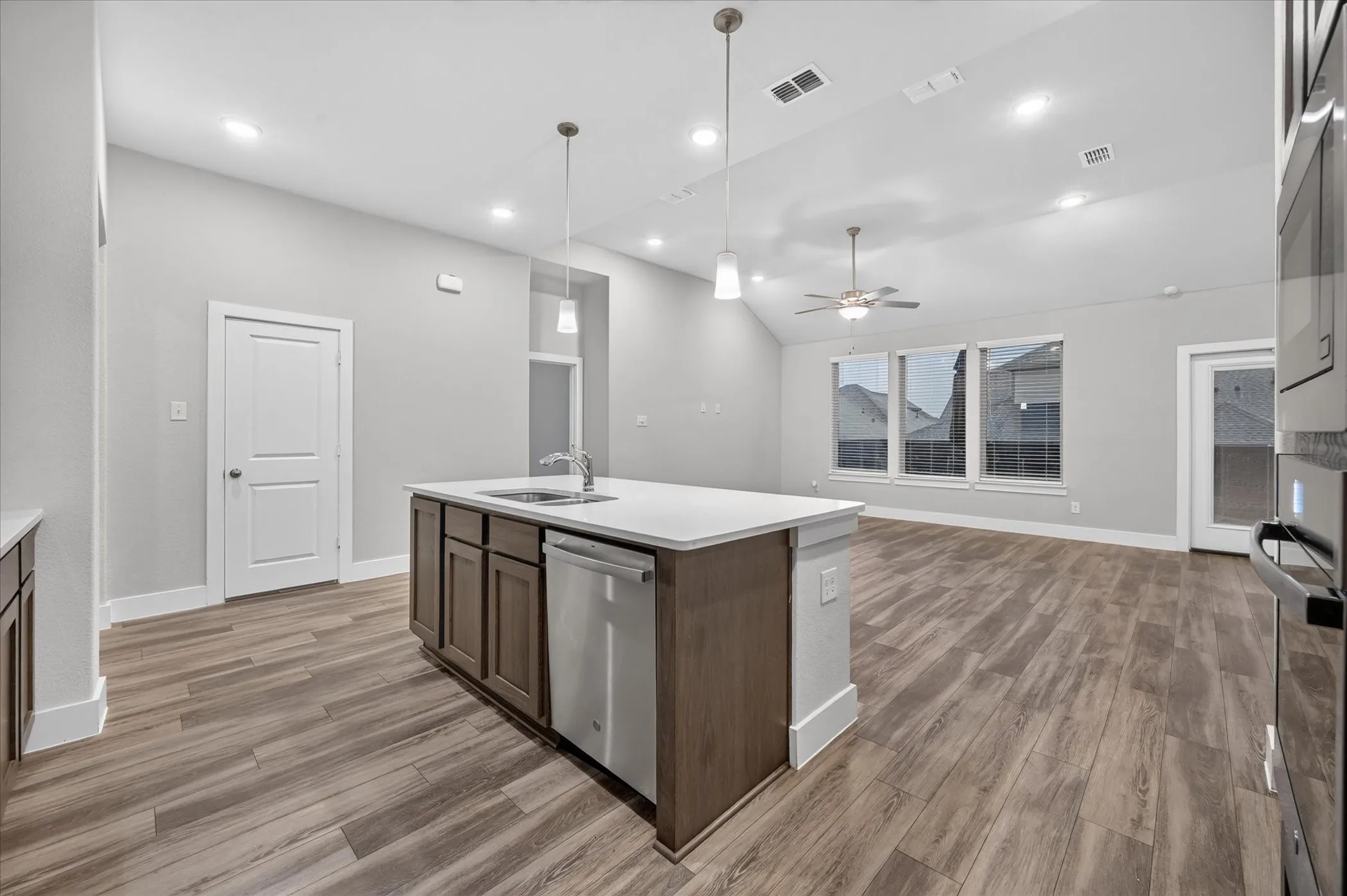 Single Family Residence For Sale in Tarrant County , 5120 Beautyberry Drive, Fort Worth, Texas 76036, 3 Bedroom, 2 Bathroom, 2 Garage spaces, 1,832 Sqft, built in 2021, mls#21402343, Real Estate Agent in Fort Worth, Homes For Sale in Tarrant county, Homes For Sale in Fort Worth, Realtor in Fort Worth Texas, Real Estate Brokerage Independent Realty Texas, Luminita Cordes Realtor