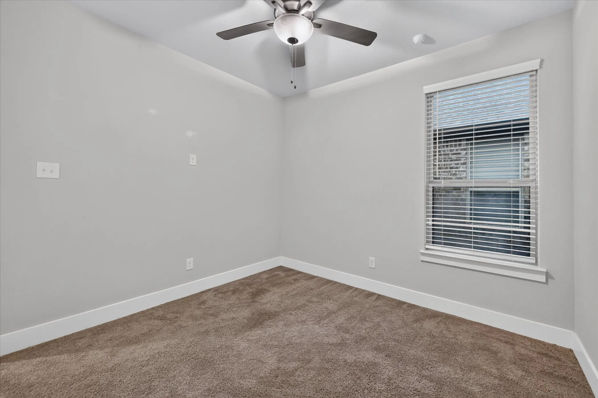 Single Family Residence For Sale in Tarrant County , 5120 Beautyberry Drive, Fort Worth, Texas 76036, 3 Bedroom, 2 Bathroom, 2 Garage spaces, 1,832 Sqft, built in 2021, mls#21402343, Real Estate Agent in Fort Worth, Homes For Sale in Tarrant county, Homes For Sale in Fort Worth, Realtor in Fort Worth Texas, Real Estate Brokerage Independent Realty Texas, Luminita Cordes Realtor