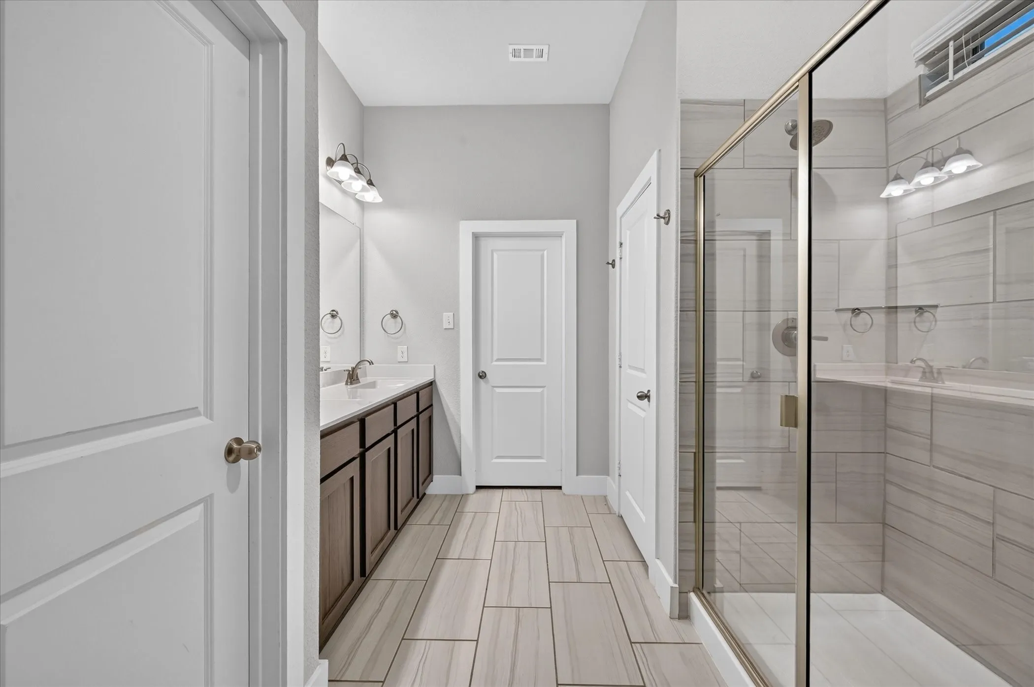 Single Family Residence For Sale in Tarrant County , 5120 Beautyberry Drive, Fort Worth, Texas 76036, 3 Bedroom, 2 Bathroom, 2 Garage spaces, 1,832 Sqft, built in 2021, mls#21402343, Real Estate Agent in Fort Worth, Homes For Sale in Tarrant county, Homes For Sale in Fort Worth, Realtor in Fort Worth Texas, Real Estate Brokerage Independent Realty Texas, Luminita Cordes Realtor