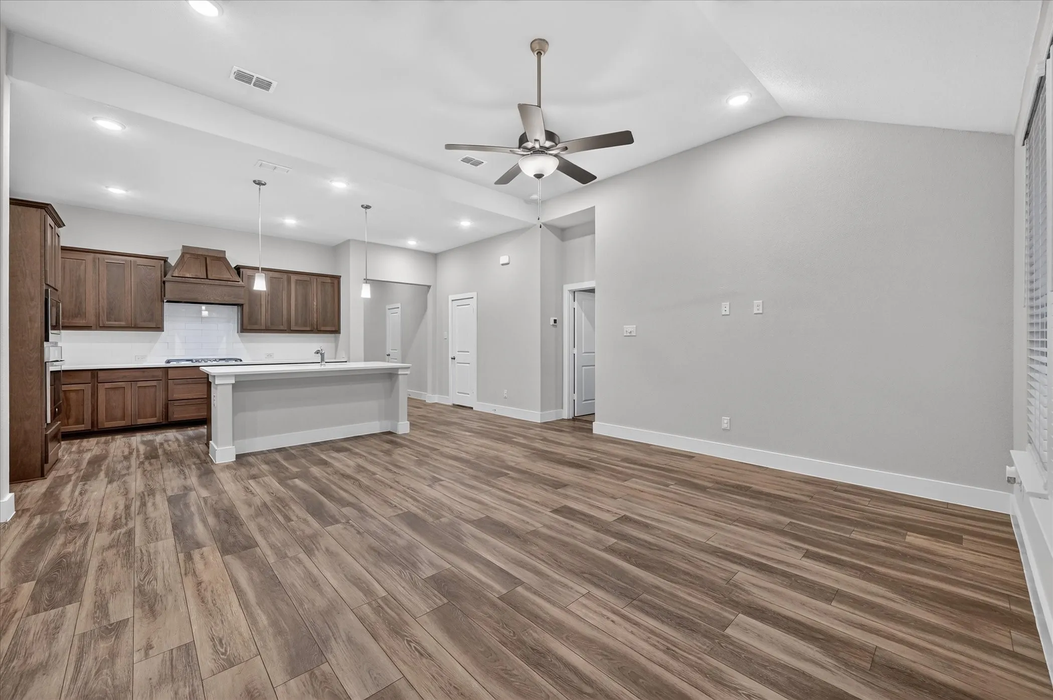 Single Family Residence For Sale in Tarrant County , 5120 Beautyberry Drive, Fort Worth, Texas 76036, 3 Bedroom, 2 Bathroom, 2 Garage spaces, 1,832 Sqft, built in 2021, mls#21402343, Real Estate Agent in Fort Worth, Homes For Sale in Tarrant county, Homes For Sale in Fort Worth, Realtor in Fort Worth Texas, Real Estate Brokerage Independent Realty Texas, Luminita Cordes Realtor