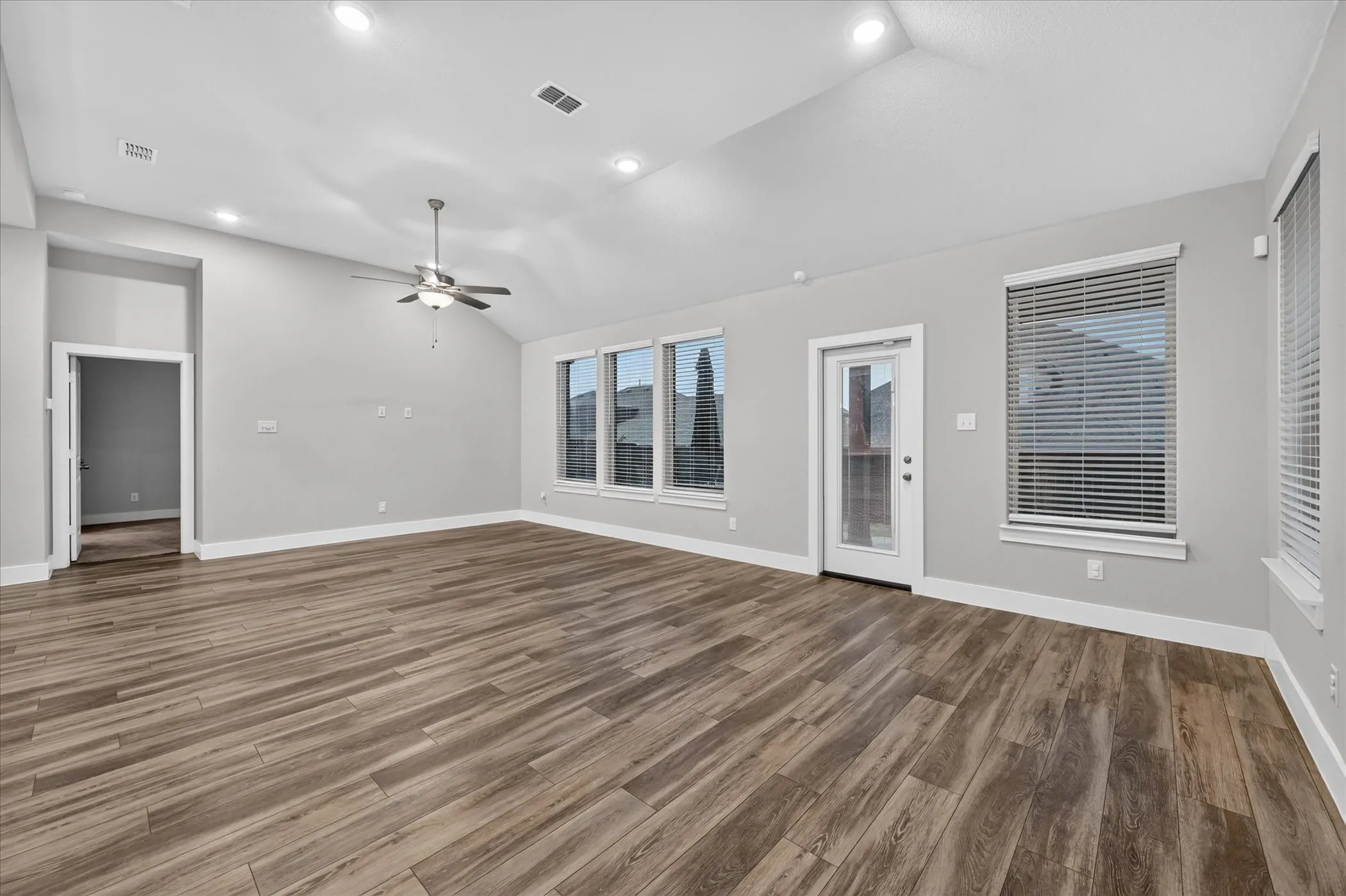 Single Family Residence For Sale in Tarrant County , 5120 Beautyberry Drive, Fort Worth, Texas 76036, 3 Bedroom, 2 Bathroom, 2 Garage spaces, 1,832 Sqft, built in 2021, mls#21402343, Real Estate Agent in Fort Worth, Homes For Sale in Tarrant county, Homes For Sale in Fort Worth, Realtor in Fort Worth Texas, Real Estate Brokerage Independent Realty Texas, Luminita Cordes Realtor