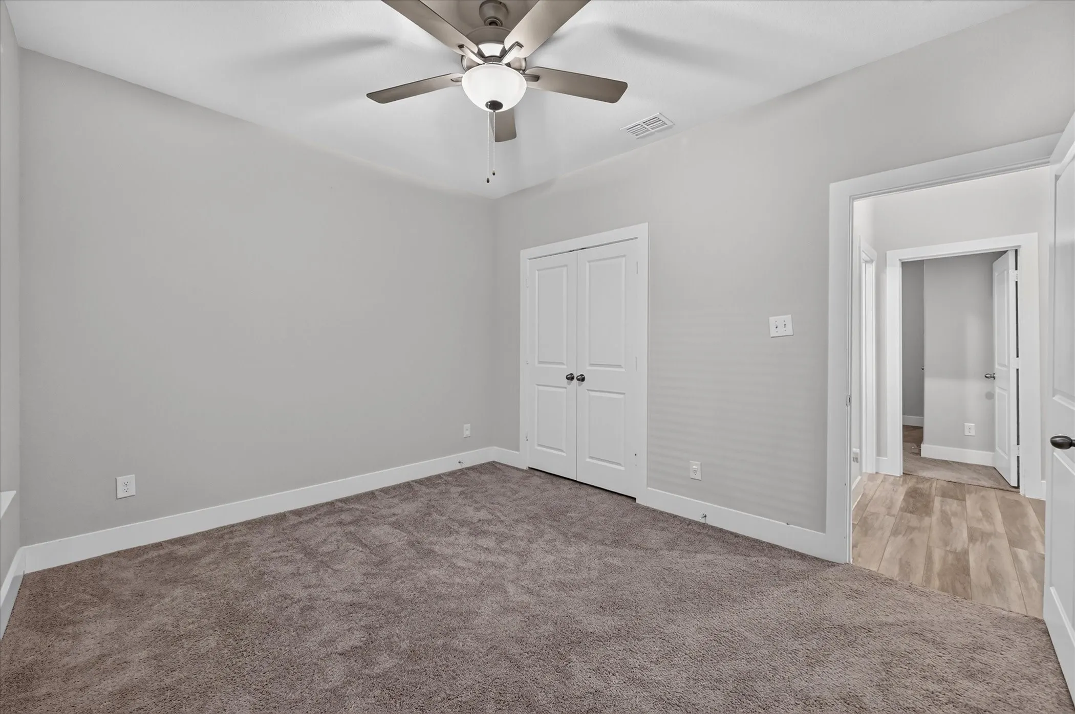 Single Family Residence For Sale in Tarrant County , 5120 Beautyberry Drive, Fort Worth, Texas 76036, 3 Bedroom, 2 Bathroom, 2 Garage spaces, 1,832 Sqft, built in 2021, mls#21402343, Real Estate Agent in Fort Worth, Homes For Sale in Tarrant county, Homes For Sale in Fort Worth, Realtor in Fort Worth Texas, Real Estate Brokerage Independent Realty Texas, Luminita Cordes Realtor