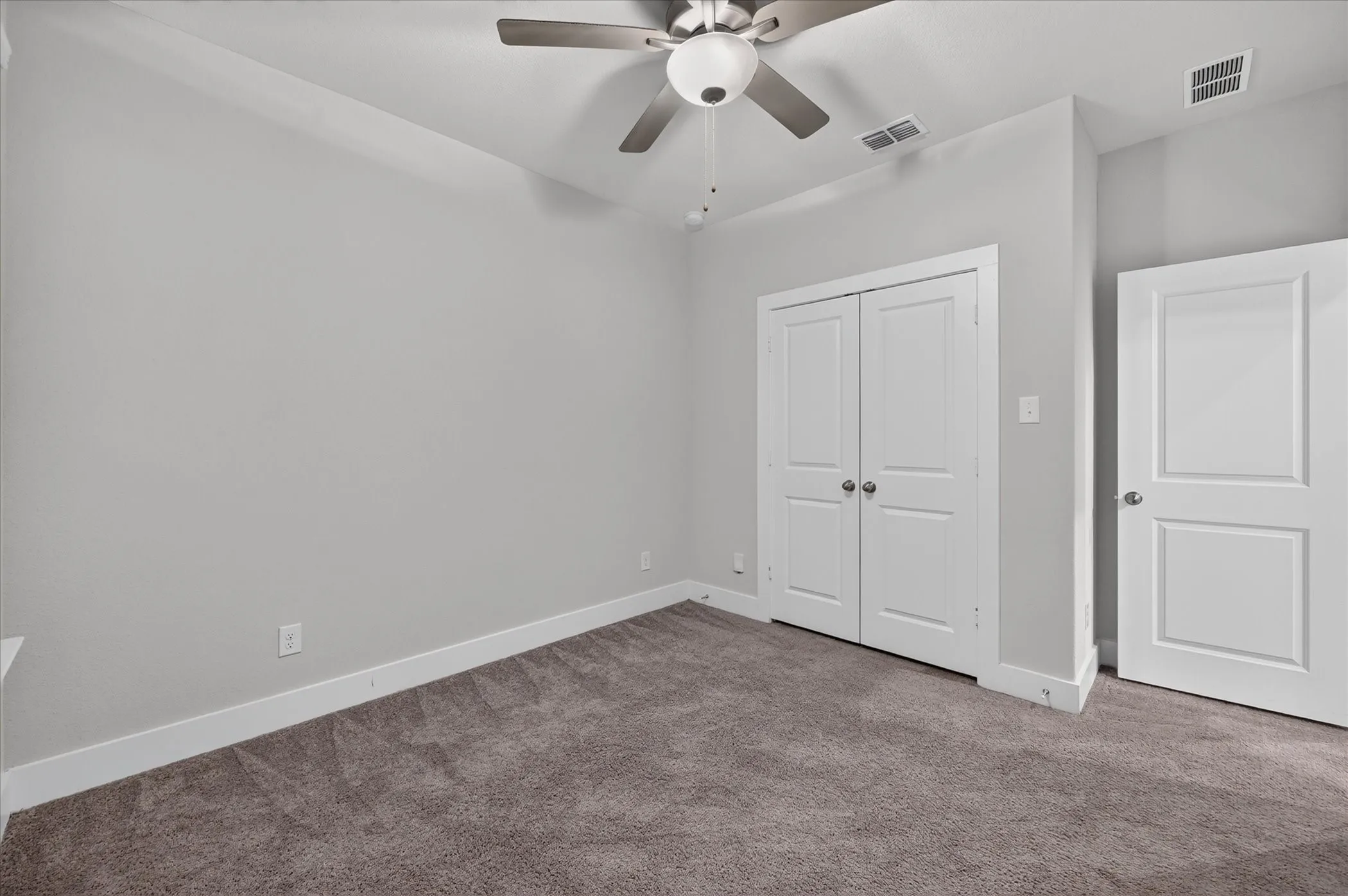 Single Family Residence For Sale in Tarrant County , 5120 Beautyberry Drive, Fort Worth, Texas 76036, 3 Bedroom, 2 Bathroom, 2 Garage spaces, 1,832 Sqft, built in 2021, mls#21402343, Real Estate Agent in Fort Worth, Homes For Sale in Tarrant county, Homes For Sale in Fort Worth, Realtor in Fort Worth Texas, Real Estate Brokerage Independent Realty Texas, Luminita Cordes Realtor