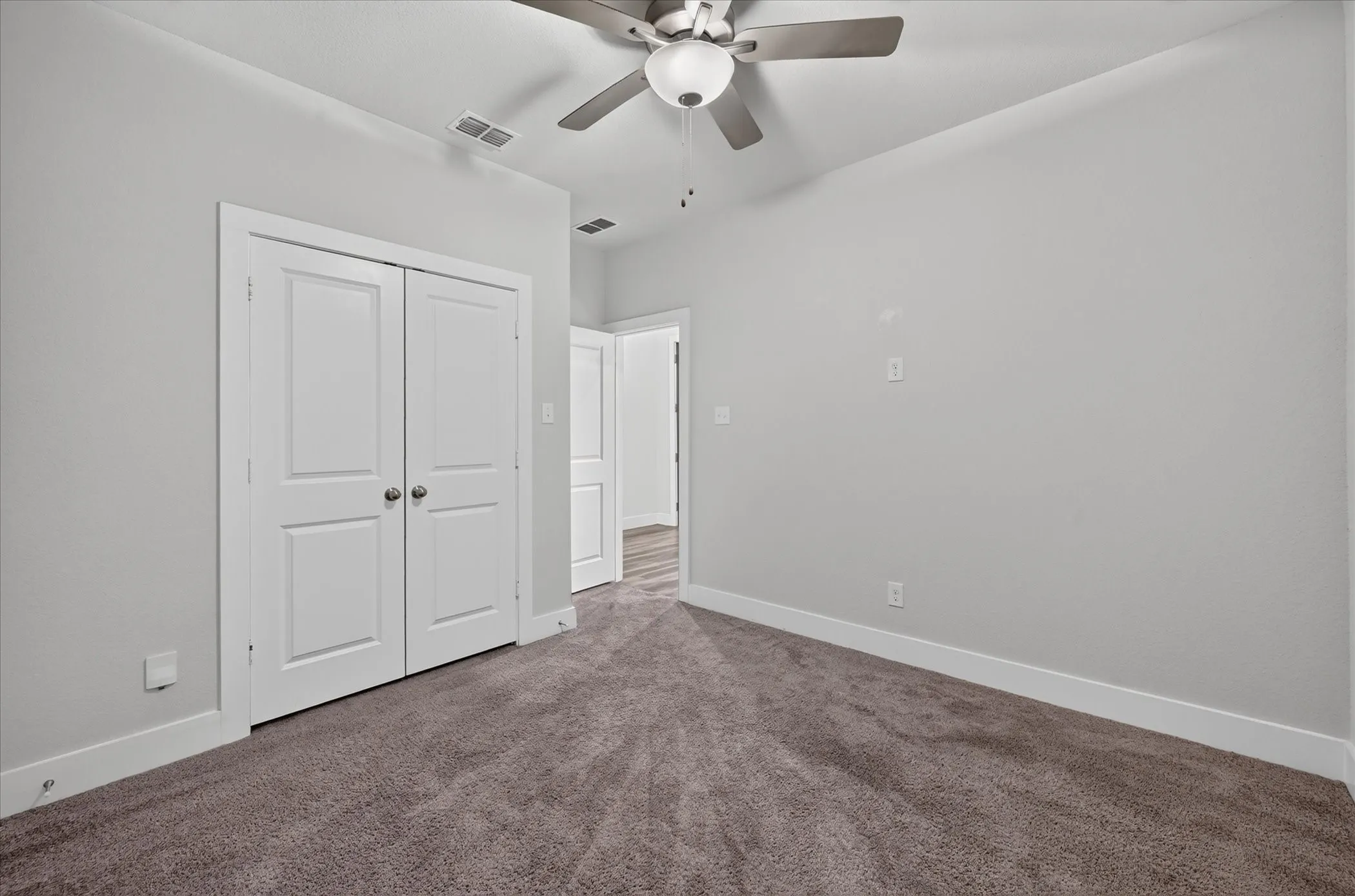 Single Family Residence For Sale in Tarrant County , 5120 Beautyberry Drive, Fort Worth, Texas 76036, 3 Bedroom, 2 Bathroom, 2 Garage spaces, 1,832 Sqft, built in 2021, mls#21402343, Real Estate Agent in Fort Worth, Homes For Sale in Tarrant county, Homes For Sale in Fort Worth, Realtor in Fort Worth Texas, Real Estate Brokerage Independent Realty Texas, Luminita Cordes Realtor