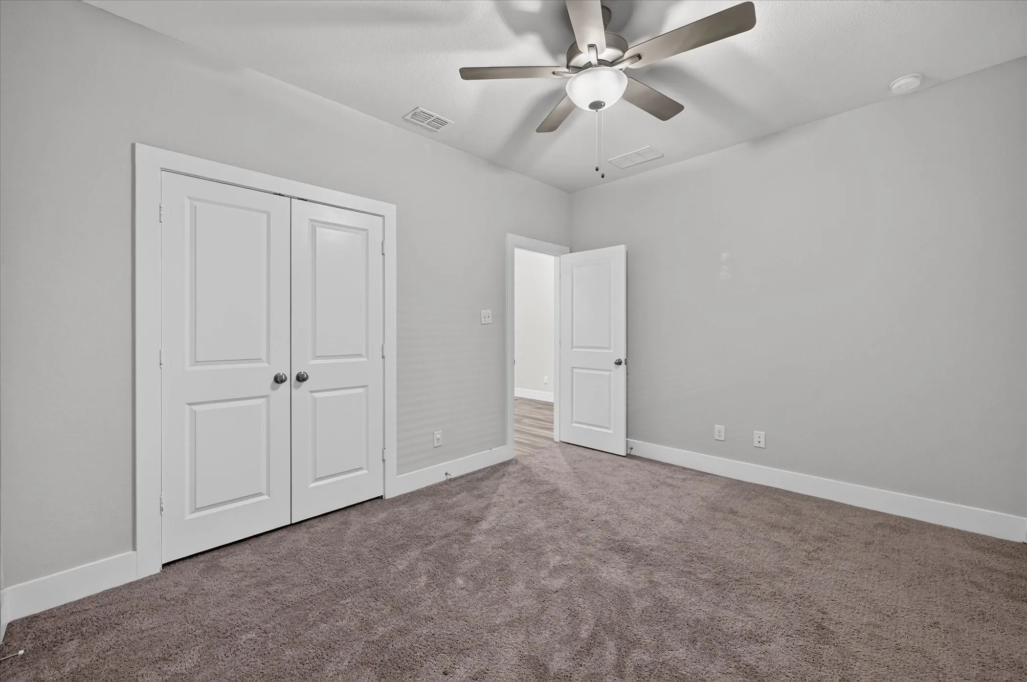 Single Family Residence For Sale in Tarrant County , 5120 Beautyberry Drive, Fort Worth, Texas 76036, 3 Bedroom, 2 Bathroom, 2 Garage spaces, 1,832 Sqft, built in 2021, mls#21402343, Real Estate Agent in Fort Worth, Homes For Sale in Tarrant county, Homes For Sale in Fort Worth, Realtor in Fort Worth Texas, Real Estate Brokerage Independent Realty Texas, Luminita Cordes Realtor