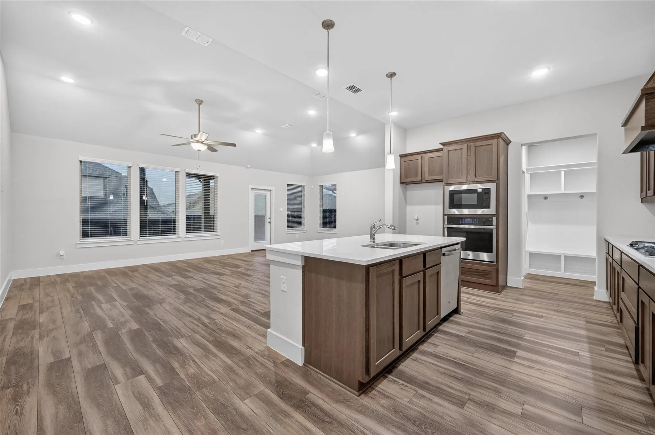 Single Family Residence For Sale in Tarrant County , 5120 Beautyberry Drive, Fort Worth, Texas 76036, 3 Bedroom, 2 Bathroom, 2 Garage spaces, 1,832 Sqft, built in 2021, mls#21402343, Real Estate Agent in Fort Worth, Homes For Sale in Tarrant county, Homes For Sale in Fort Worth, Realtor in Fort Worth Texas, Real Estate Brokerage Independent Realty Texas, Luminita Cordes Realtor