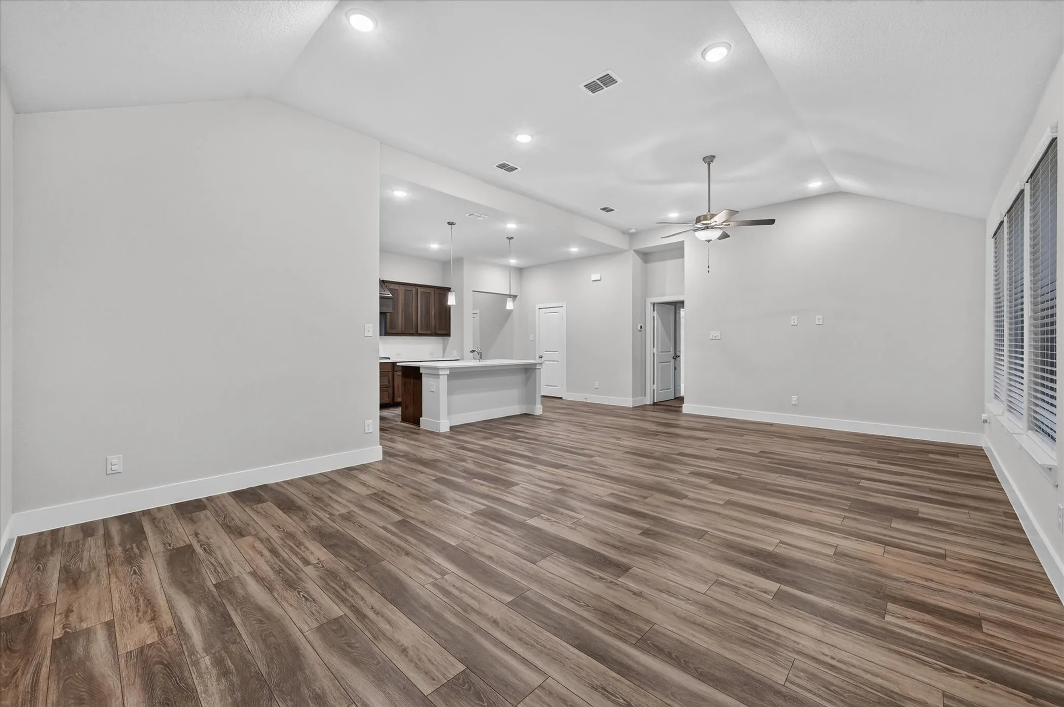 Single Family Residence For Sale in Tarrant County , 5120 Beautyberry Drive, Fort Worth, Texas 76036, 3 Bedroom, 2 Bathroom, 2 Garage spaces, 1,832 Sqft, built in 2021, mls#21402343, Real Estate Agent in Fort Worth, Homes For Sale in Tarrant county, Homes For Sale in Fort Worth, Realtor in Fort Worth Texas, Real Estate Brokerage Independent Realty Texas, Luminita Cordes Realtor
