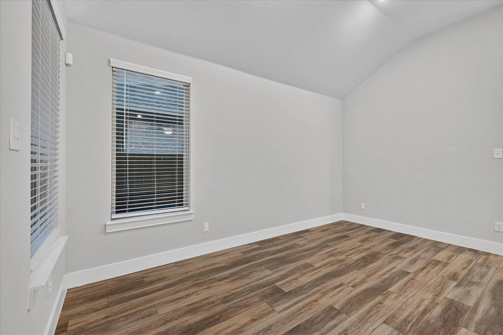 Single Family Residence For Sale in Tarrant County , 5120 Beautyberry Drive, Fort Worth, Texas 76036, 3 Bedroom, 2 Bathroom, 2 Garage spaces, 1,832 Sqft, built in 2021, mls#21402343, Real Estate Agent in Fort Worth, Homes For Sale in Tarrant county, Homes For Sale in Fort Worth, Realtor in Fort Worth Texas, Real Estate Brokerage Independent Realty Texas, Luminita Cordes Realtor