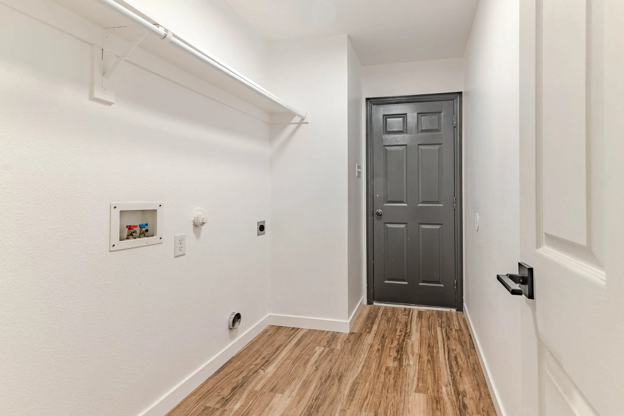 Single Family Residence For Rent in Tarrant County , 609 Bristlecone Drive, Arlington, Texas 76018, 4 Bedroom, 2 Bathroom, 2 Garage spaces, 2,091 Sqft, built in 2002, mls#21401617, Real Estate Agent in Arlington, Homes For Rent in Tarrant county, Homes For Rent in Arlington, Realtor in Arlington Texas, Real Estate Brokerage Independent Realty Texas, Luminita Cordes Realtor
