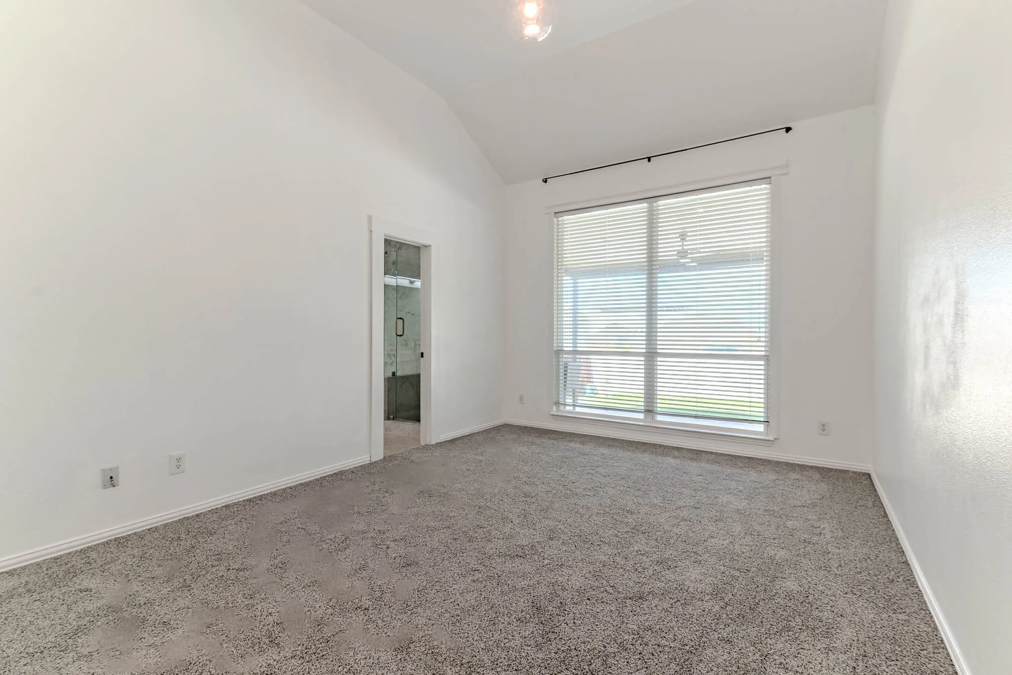 Single Family Residence For Rent in Tarrant County , 609 Bristlecone Drive, Arlington, Texas 76018, 4 Bedroom, 2 Bathroom, 2 Garage spaces, 2,091 Sqft, built in 2002, mls#21401617, Real Estate Agent in Arlington, Homes For Rent in Tarrant county, Homes For Rent in Arlington, Realtor in Arlington Texas, Real Estate Brokerage Independent Realty Texas, Luminita Cordes Realtor