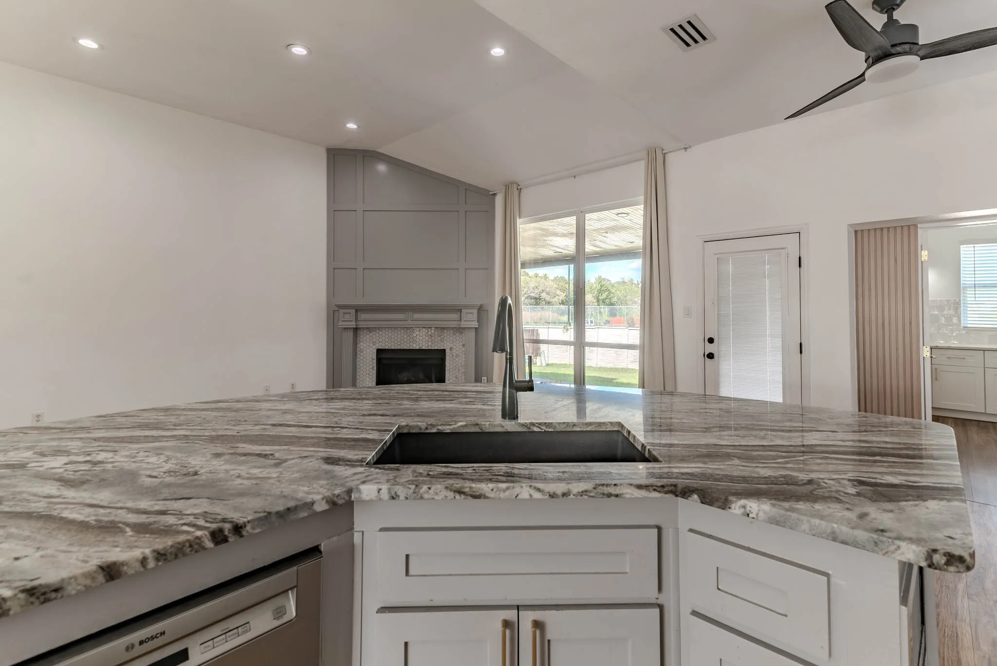 Single Family Residence For Rent in Tarrant County , 609 Bristlecone Drive, Arlington, Texas 76018, 4 Bedroom, 2 Bathroom, 2 Garage spaces, 2,091 Sqft, built in 2002, mls#21401617, Real Estate Agent in Arlington, Homes For Rent in Tarrant county, Homes For Rent in Arlington, Realtor in Arlington Texas, Real Estate Brokerage Independent Realty Texas, Luminita Cordes Realtor