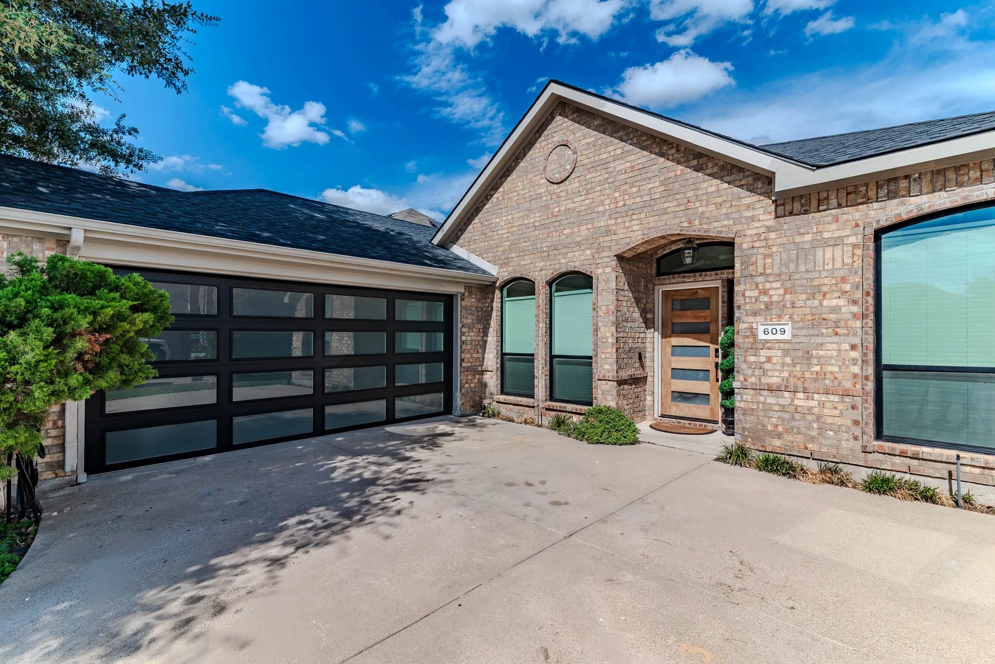 Single Family Residence For Rent in Tarrant County , 609 Bristlecone Drive, Arlington, Texas 76018, 4 Bedroom, 2 Bathroom, 2 Garage spaces, 2,091 Sqft, built in 2002, mls#21401617, Real Estate Agent in Arlington, Homes For Rent in Tarrant county, Homes For Rent in Arlington, Realtor in Arlington Texas, Real Estate Brokerage Independent Realty Texas, Luminita Cordes Realtor