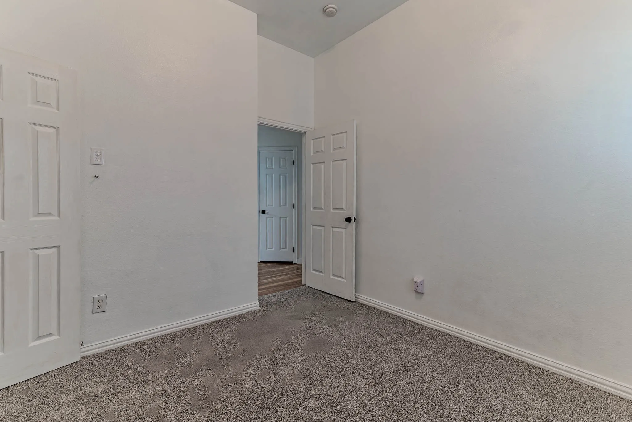 Single Family Residence For Rent in Tarrant County , 609 Bristlecone Drive, Arlington, Texas 76018, 4 Bedroom, 2 Bathroom, 2 Garage spaces, 2,091 Sqft, built in 2002, mls#21401617, Real Estate Agent in Arlington, Homes For Rent in Tarrant county, Homes For Rent in Arlington, Realtor in Arlington Texas, Real Estate Brokerage Independent Realty Texas, Luminita Cordes Realtor