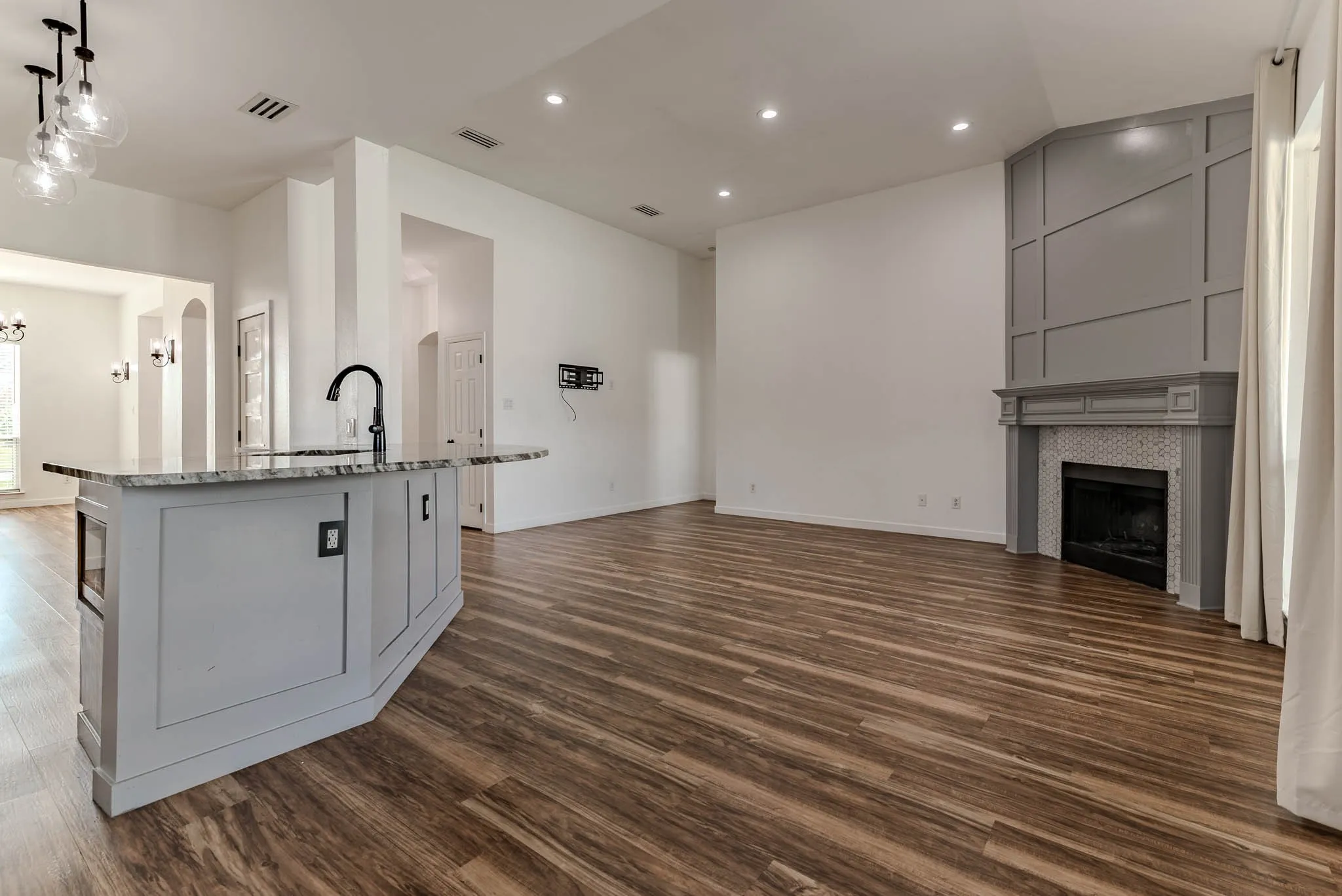 Single Family Residence For Rent in Tarrant County , 609 Bristlecone Drive, Arlington, Texas 76018, 4 Bedroom, 2 Bathroom, 2 Garage spaces, 2,091 Sqft, built in 2002, mls#21401617, Real Estate Agent in Arlington, Homes For Rent in Tarrant county, Homes For Rent in Arlington, Realtor in Arlington Texas, Real Estate Brokerage Independent Realty Texas, Luminita Cordes Realtor