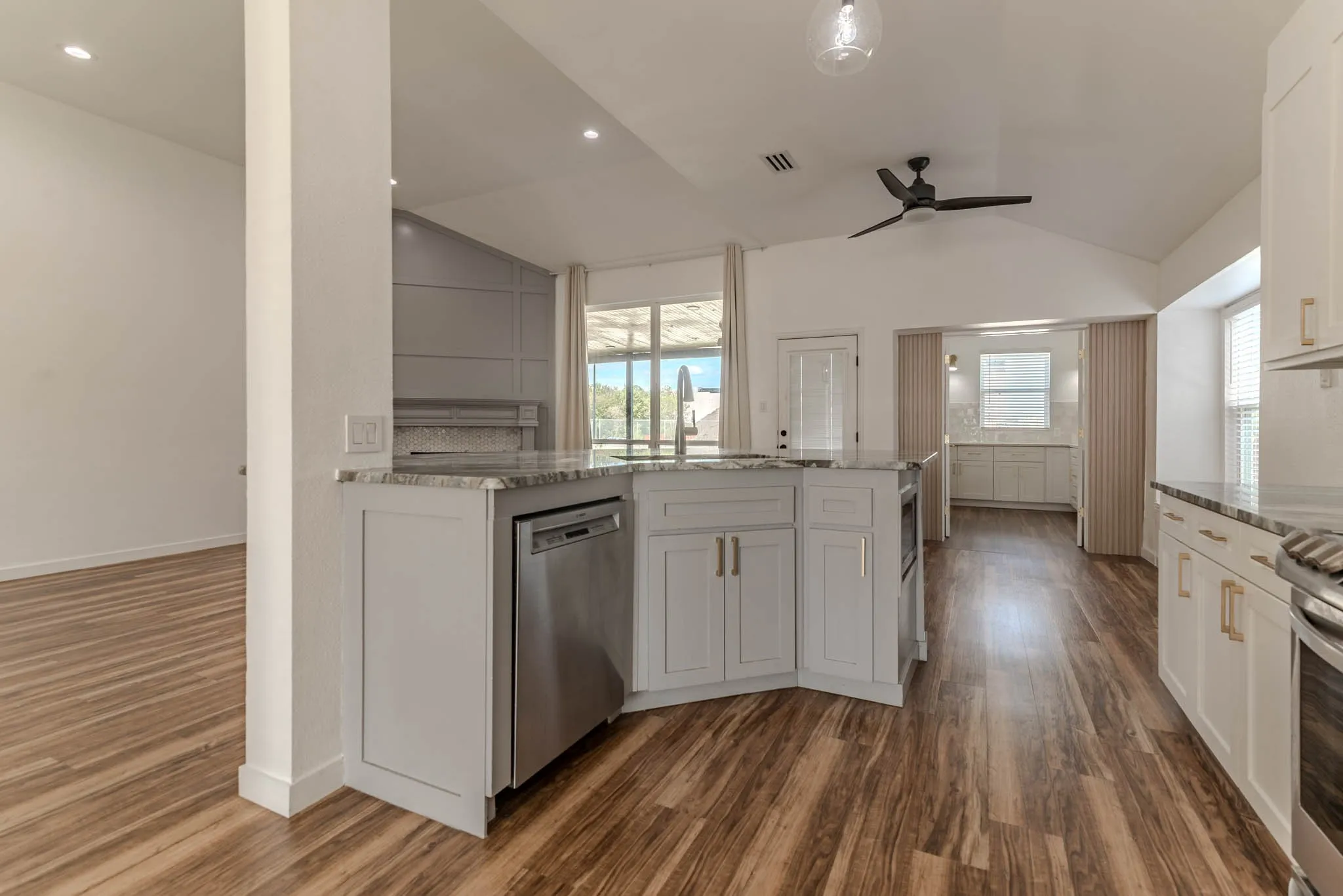 Single Family Residence For Rent in Tarrant County , 609 Bristlecone Drive, Arlington, Texas 76018, 4 Bedroom, 2 Bathroom, 2 Garage spaces, 2,091 Sqft, built in 2002, mls#21401617, Real Estate Agent in Arlington, Homes For Rent in Tarrant county, Homes For Rent in Arlington, Realtor in Arlington Texas, Real Estate Brokerage Independent Realty Texas, Luminita Cordes Realtor
