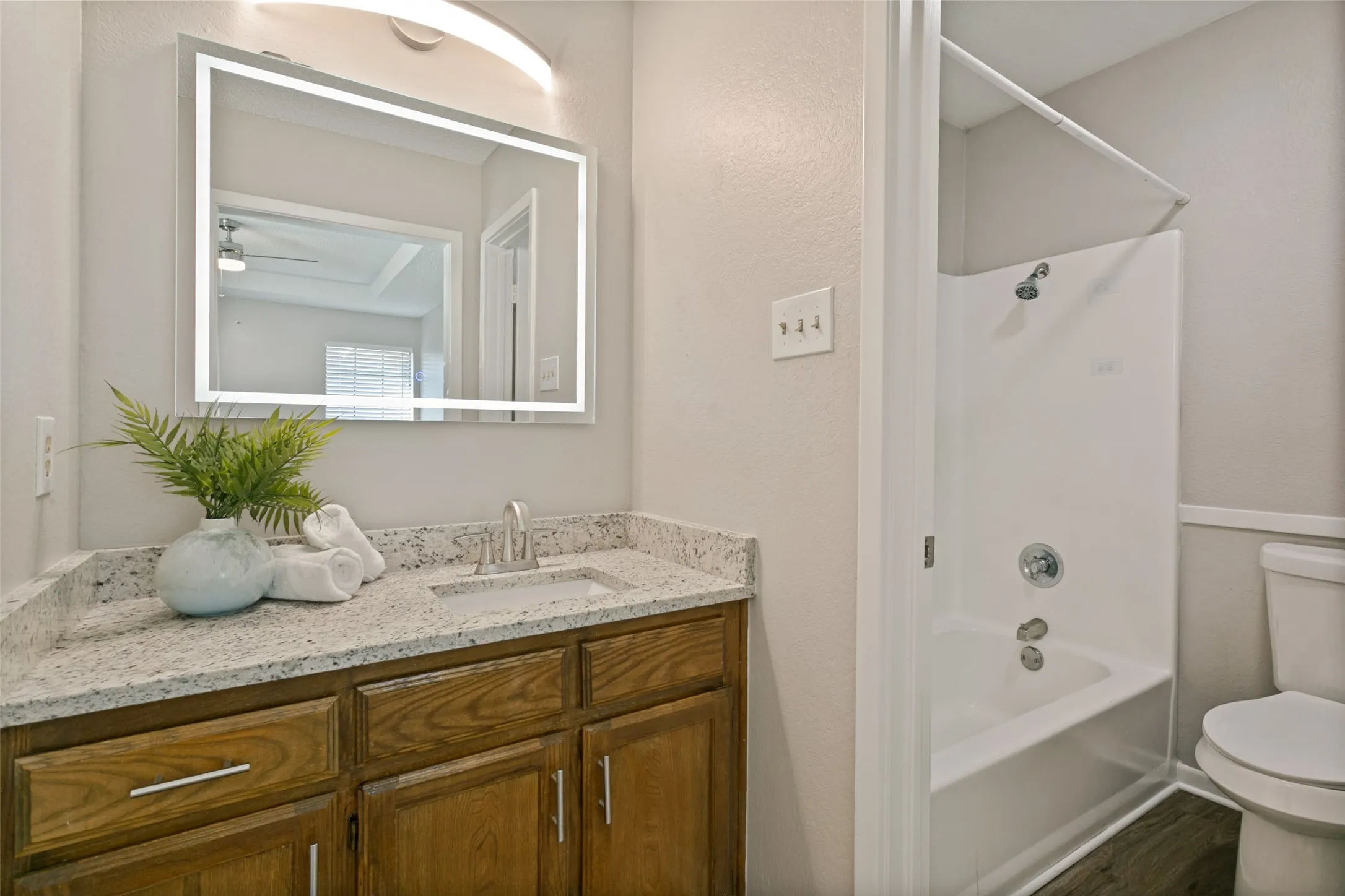 Single Family Residence For Sale in Tarrant County , 2325 Lido Lane, Arlington, Texas 76015, 2 Bedroom, 2 Bathroom, Garage spaces, 1,034 Sqft, built in 1983, mls#21402567, Real Estate Agent in Arlington, Homes For Sale in Tarrant county, Homes For Sale in Arlington, Realtor in Arlington Texas, Real Estate Brokerage Independent Realty Texas, Luminita Cordes Realtor