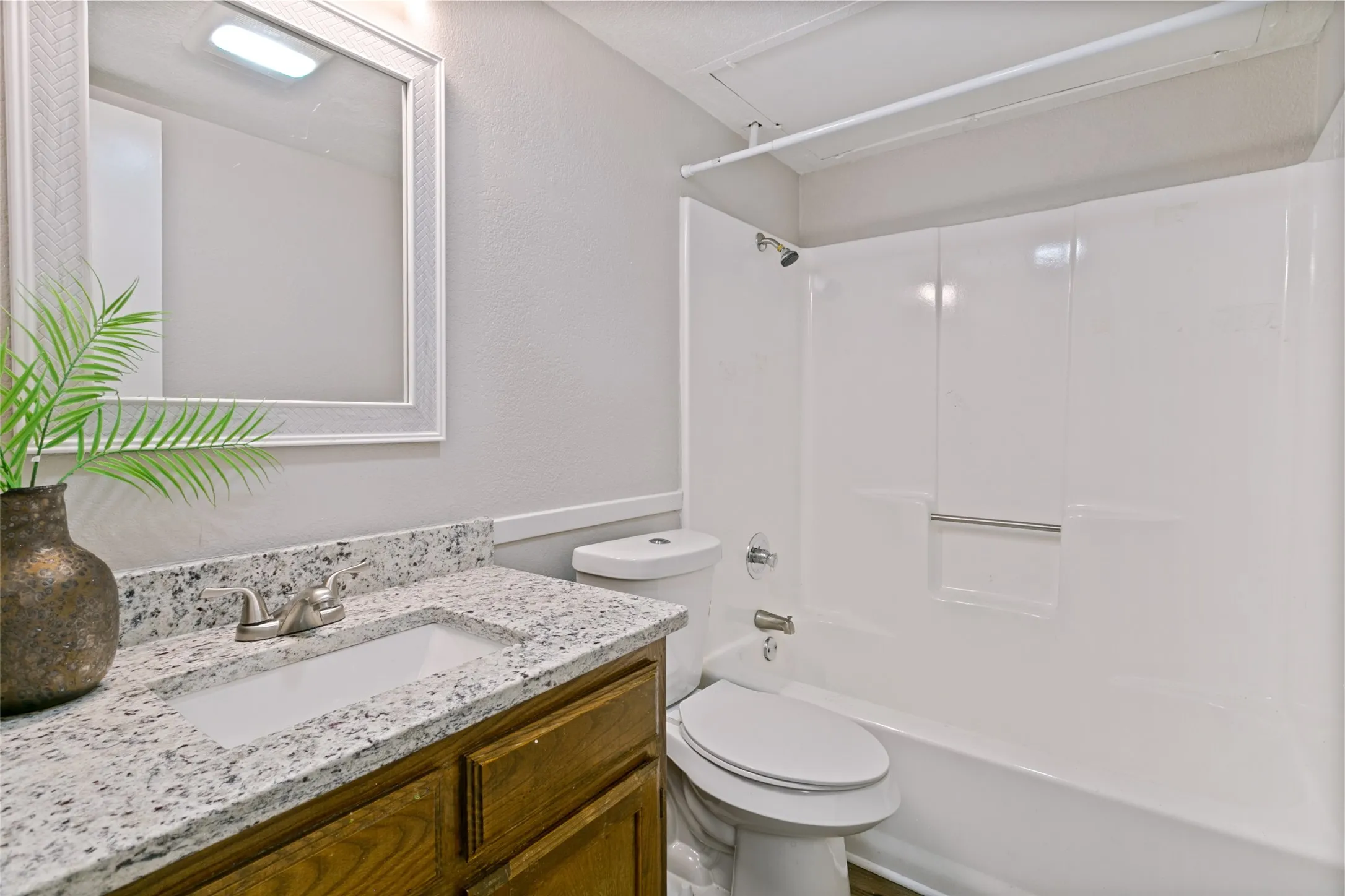 Single Family Residence For Sale in Tarrant County , 2325 Lido Lane, Arlington, Texas 76015, 2 Bedroom, 2 Bathroom, Garage spaces, 1,034 Sqft, built in 1983, mls#21402567, Real Estate Agent in Arlington, Homes For Sale in Tarrant county, Homes For Sale in Arlington, Realtor in Arlington Texas, Real Estate Brokerage Independent Realty Texas, Luminita Cordes Realtor