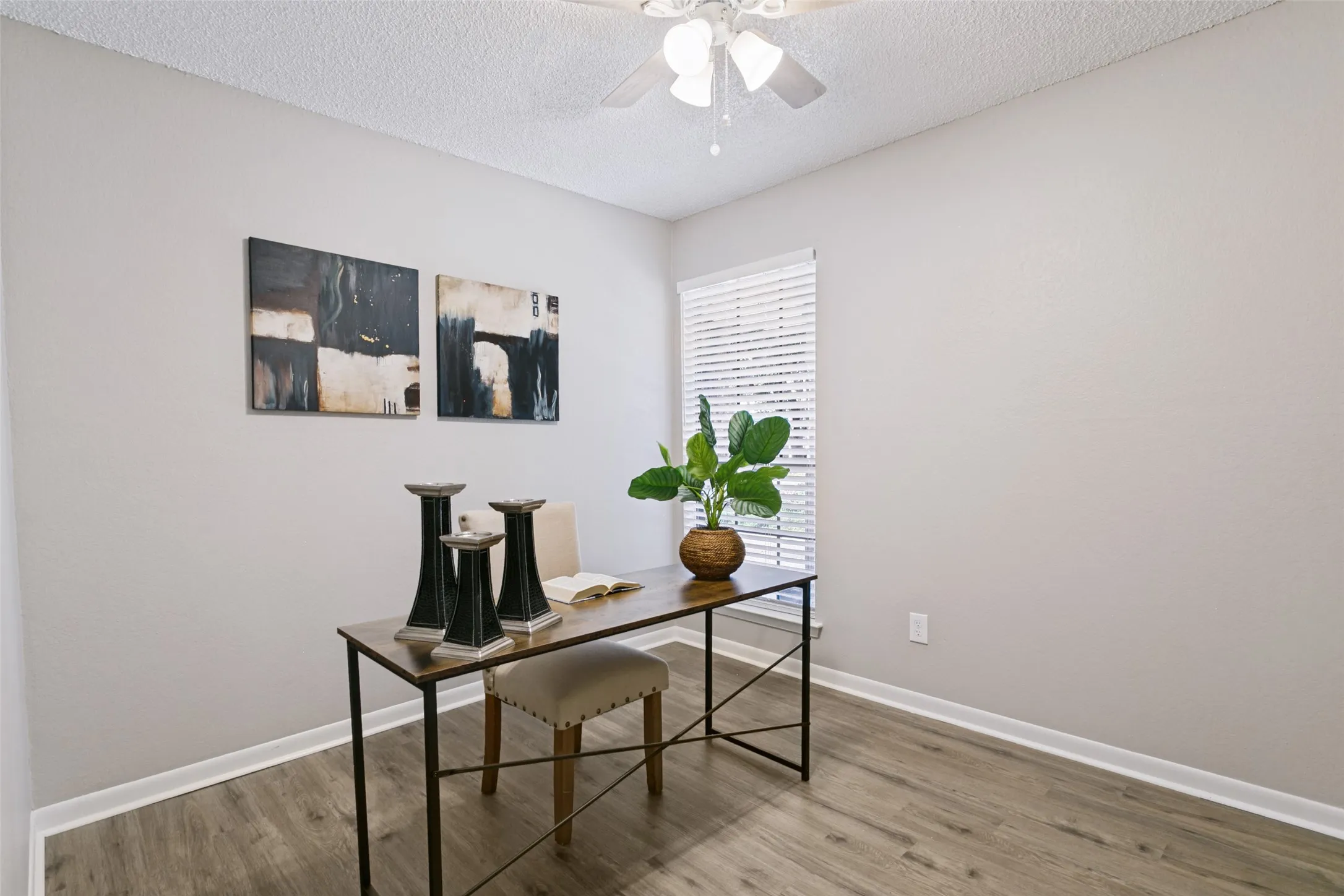 Single Family Residence For Sale in Tarrant County , 2323 Lido Lane, Arlington, Texas 76015, 2 Bedroom, 2 Bathroom, Garage spaces, 1,034 Sqft, built in 1983, mls#21401707, Real Estate Agent in Arlington, Homes For Sale in Tarrant county, Homes For Sale in Arlington, Realtor in Arlington Texas, Real Estate Brokerage Independent Realty Texas, Luminita Cordes Realtor