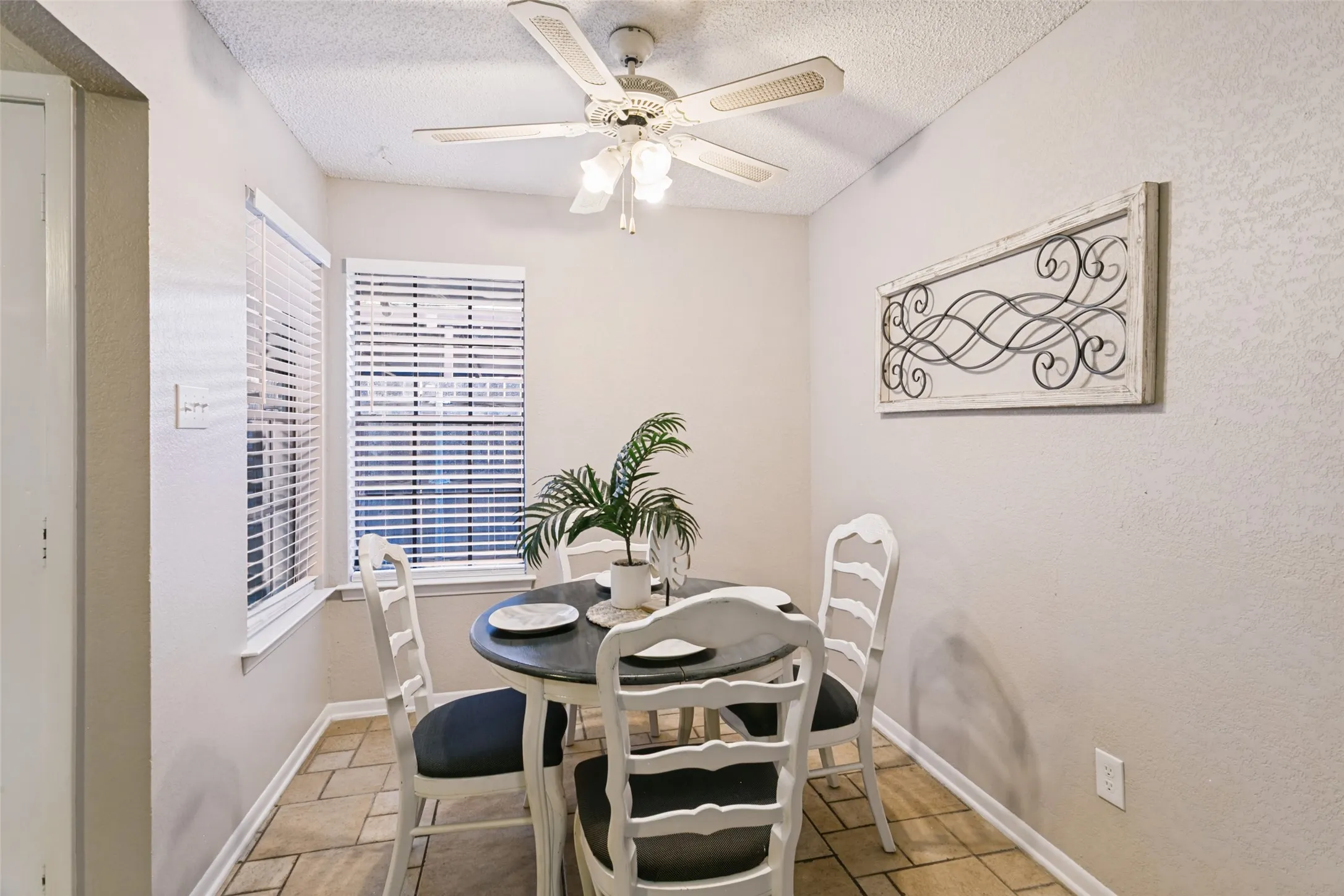 Single Family Residence For Sale in Tarrant County , 2323 Lido Lane, Arlington, Texas 76015, 2 Bedroom, 2 Bathroom, Garage spaces, 1,034 Sqft, built in 1983, mls#21401707, Real Estate Agent in Arlington, Homes For Sale in Tarrant county, Homes For Sale in Arlington, Realtor in Arlington Texas, Real Estate Brokerage Independent Realty Texas, Luminita Cordes Realtor