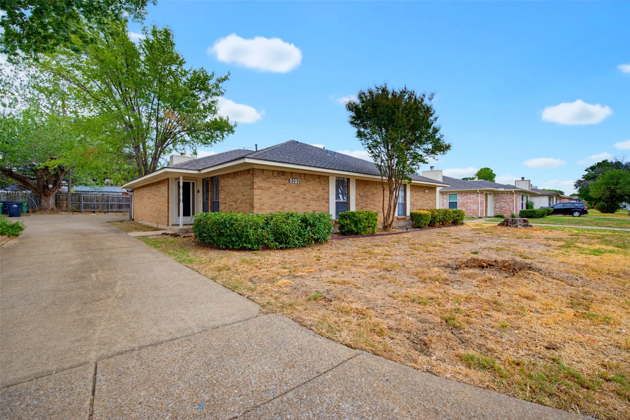 Single Family Residence For Sale in Tarrant County , 2323 Lido Lane, Arlington, Texas 76015, 2 Bedroom, 2 Bathroom, Garage spaces, 1,034 Sqft, built in 1983, mls#21401707, Real Estate Agent in Arlington, Homes For Sale in Tarrant county, Homes For Sale in Arlington, Realtor in Arlington Texas, Real Estate Brokerage Independent Realty Texas, Luminita Cordes Realtor