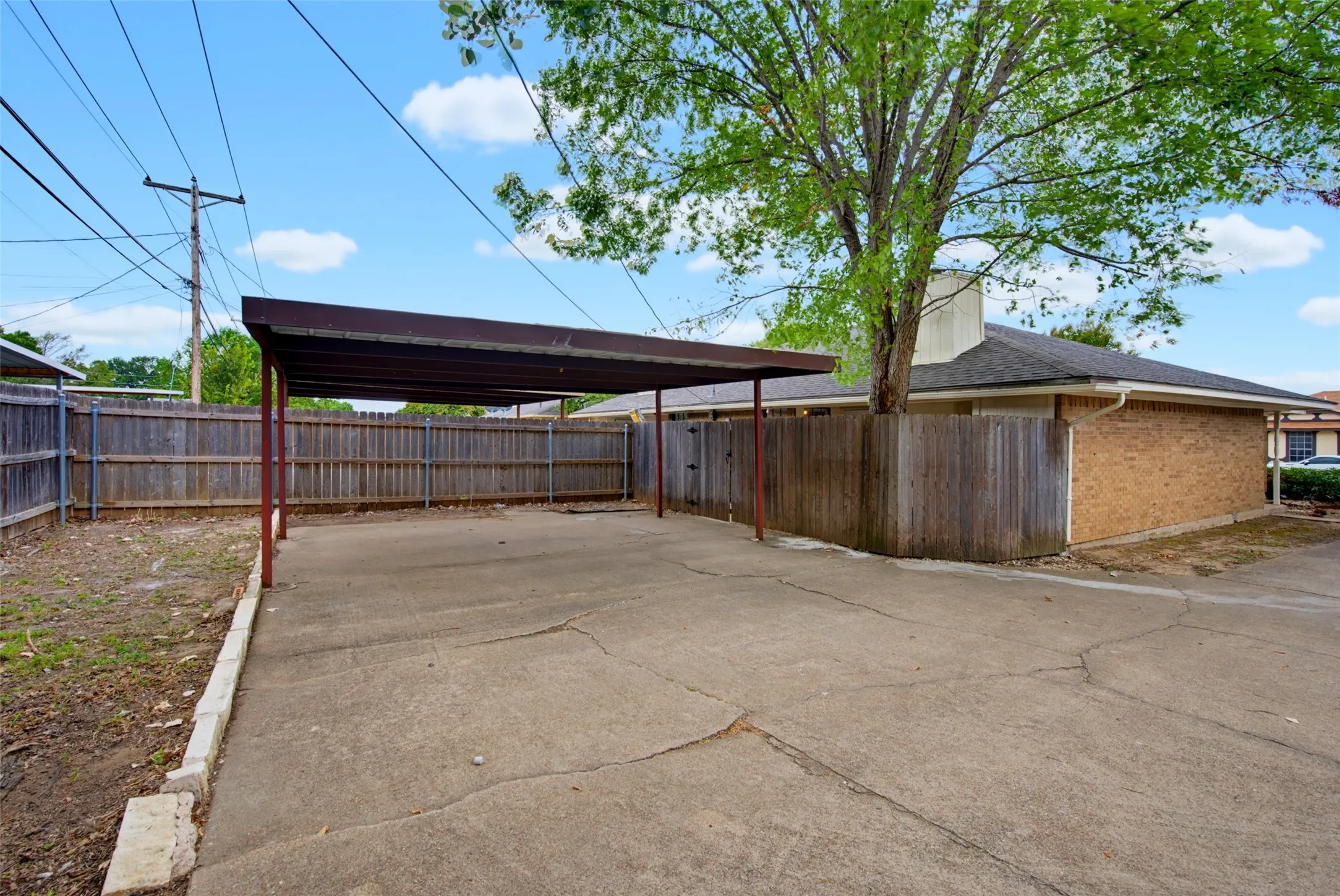 Single Family Residence For Sale in Tarrant County , 2323 Lido Lane, Arlington, Texas 76015, 2 Bedroom, 2 Bathroom, Garage spaces, 1,034 Sqft, built in 1983, mls#21401707, Real Estate Agent in Arlington, Homes For Sale in Tarrant county, Homes For Sale in Arlington, Realtor in Arlington Texas, Real Estate Brokerage Independent Realty Texas, Luminita Cordes Realtor