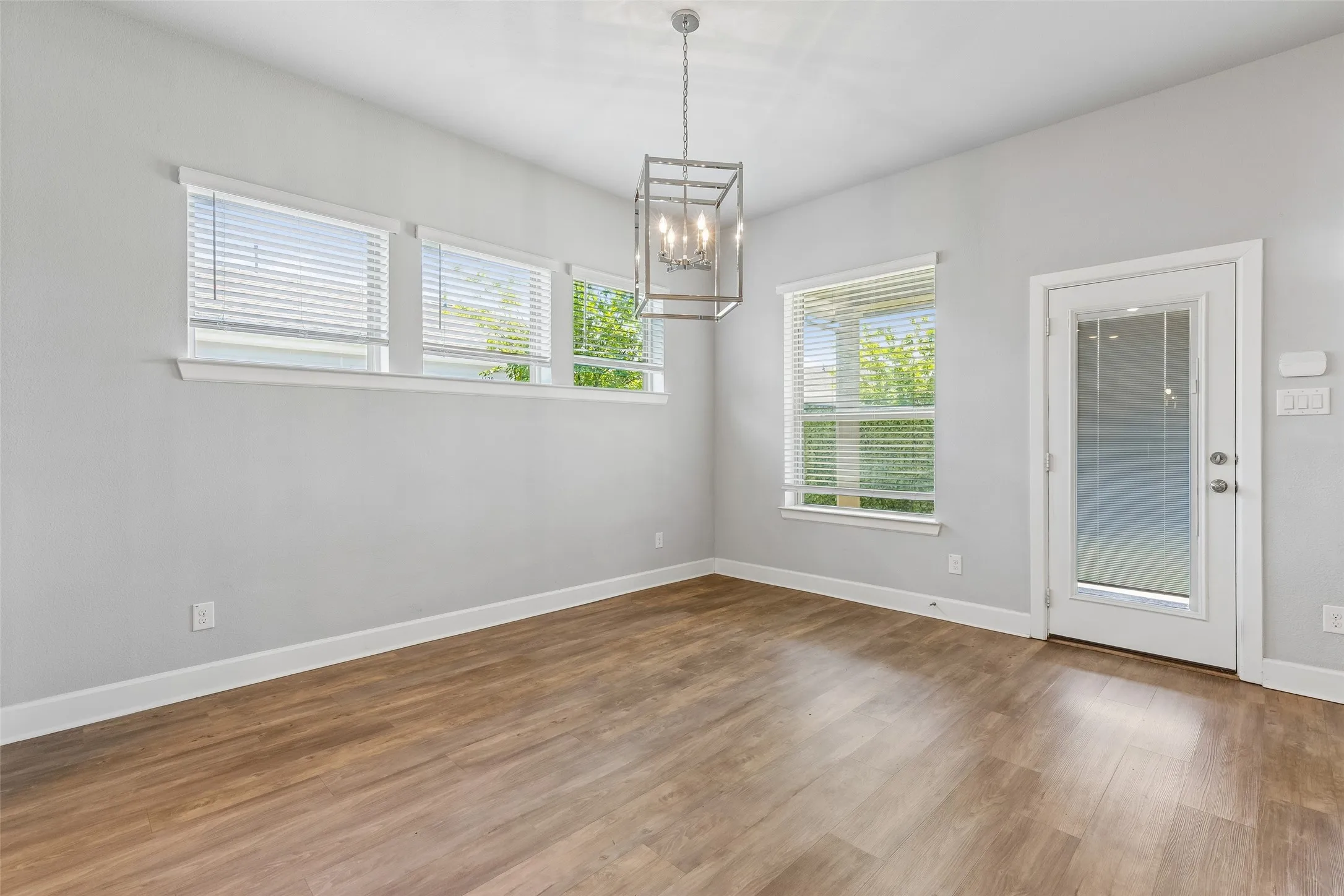 Single Family Residence For Sale in Dallas County , 9201 Lamar Street, Rowlett, Texas 75089, 3 Bedroom, 3 Bathroom, 2 Garage spaces, 2,660 Sqft, built in 2020, mls#21402239, Real Estate Agent in Rowlett, Homes For Sale in Dallas county, Homes For Sale in Rowlett, Realtor in Rowlett Texas, Real Estate Brokerage Independent Realty Texas, Luminita Cordes Realtor