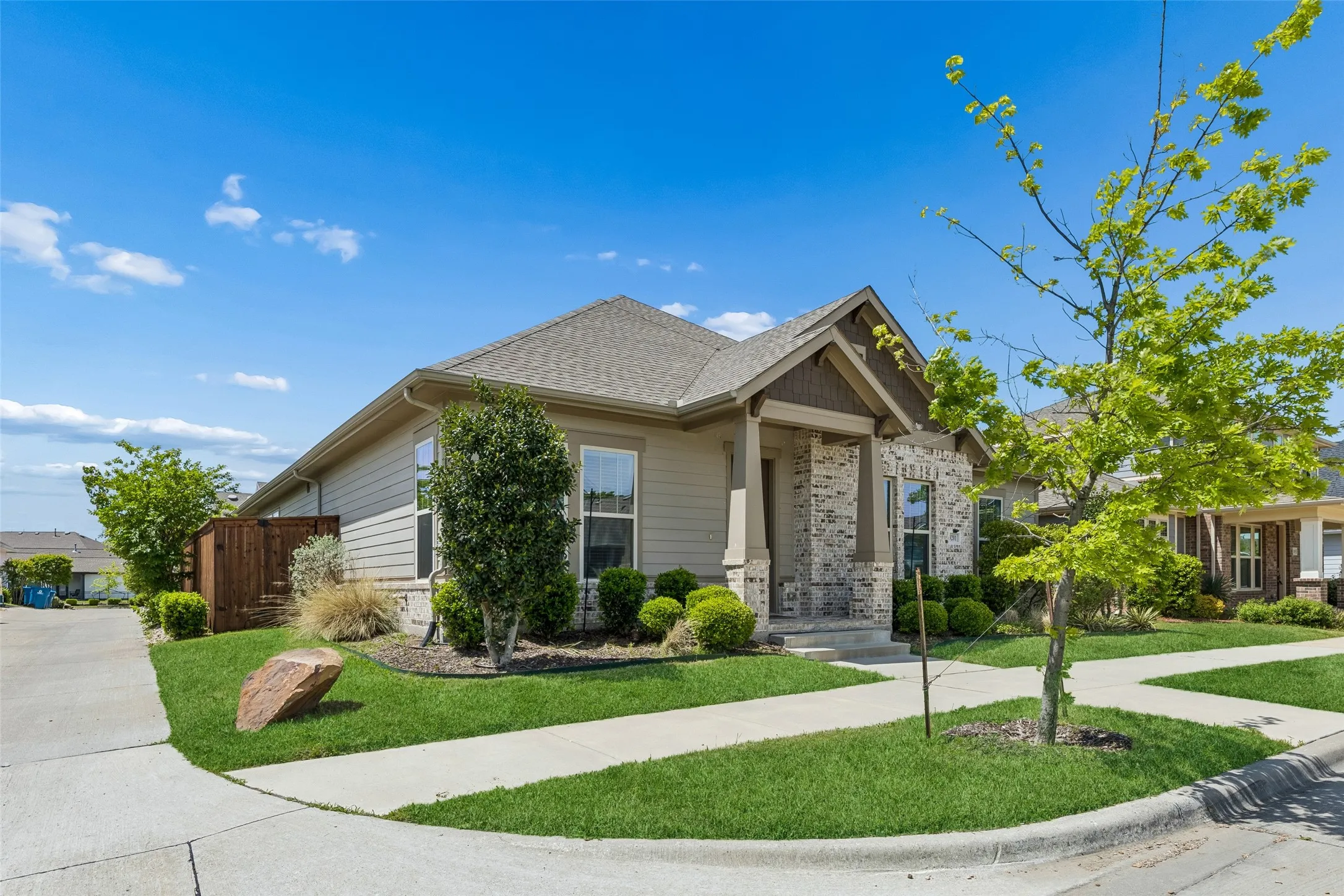 Single Family Residence For Sale in Dallas County , 9201 Lamar Street, Rowlett, Texas 75089, 3 Bedroom, 3 Bathroom, 2 Garage spaces, 2,660 Sqft, built in 2020, mls#21402239, Real Estate Agent in Rowlett, Homes For Sale in Dallas county, Homes For Sale in Rowlett, Realtor in Rowlett Texas, Real Estate Brokerage Independent Realty Texas, Luminita Cordes Realtor