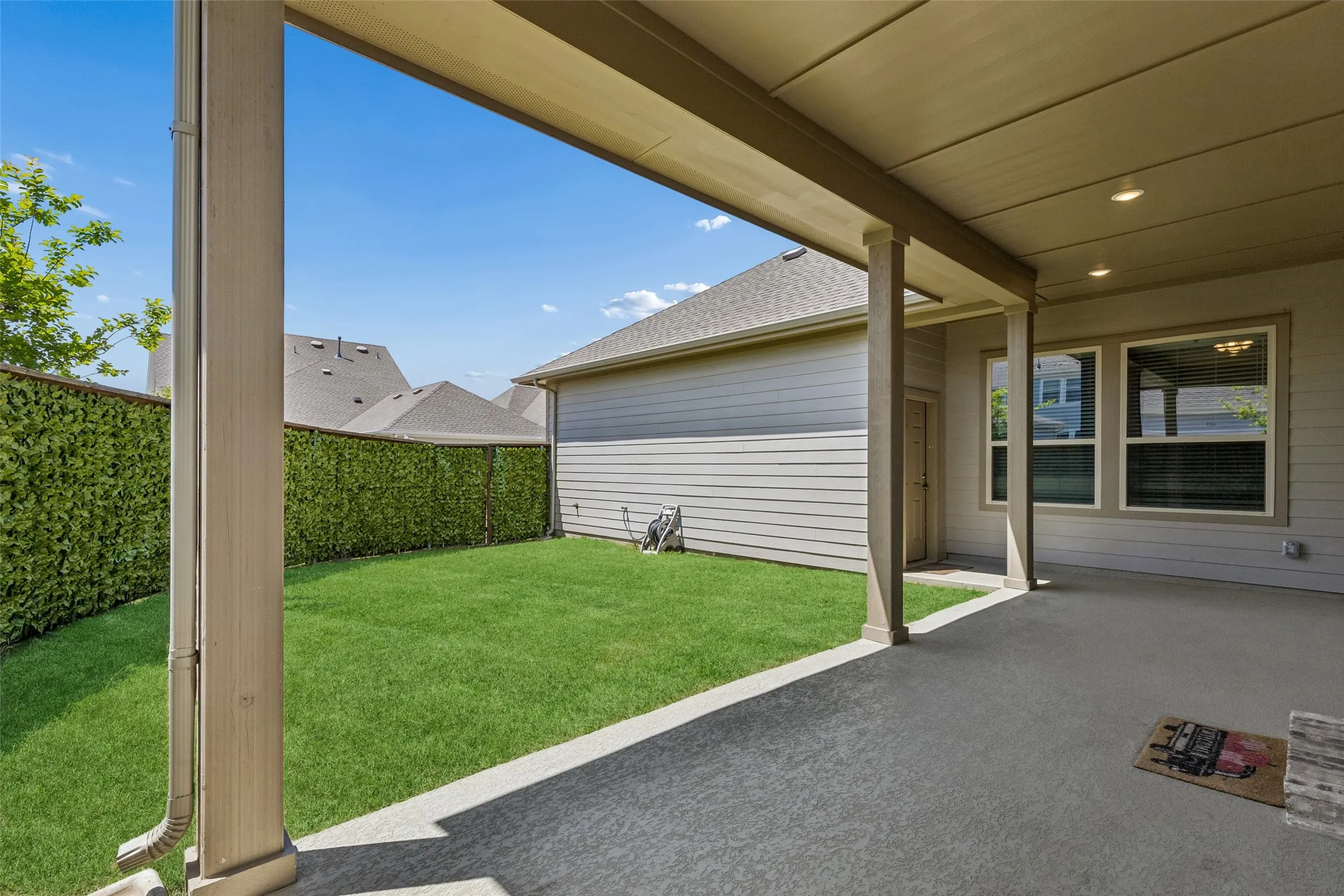 Single Family Residence For Sale in Dallas County , 9201 Lamar Street, Rowlett, Texas 75089, 3 Bedroom, 3 Bathroom, 2 Garage spaces, 2,660 Sqft, built in 2020, mls#21402239, Real Estate Agent in Rowlett, Homes For Sale in Dallas county, Homes For Sale in Rowlett, Realtor in Rowlett Texas, Real Estate Brokerage Independent Realty Texas, Luminita Cordes Realtor