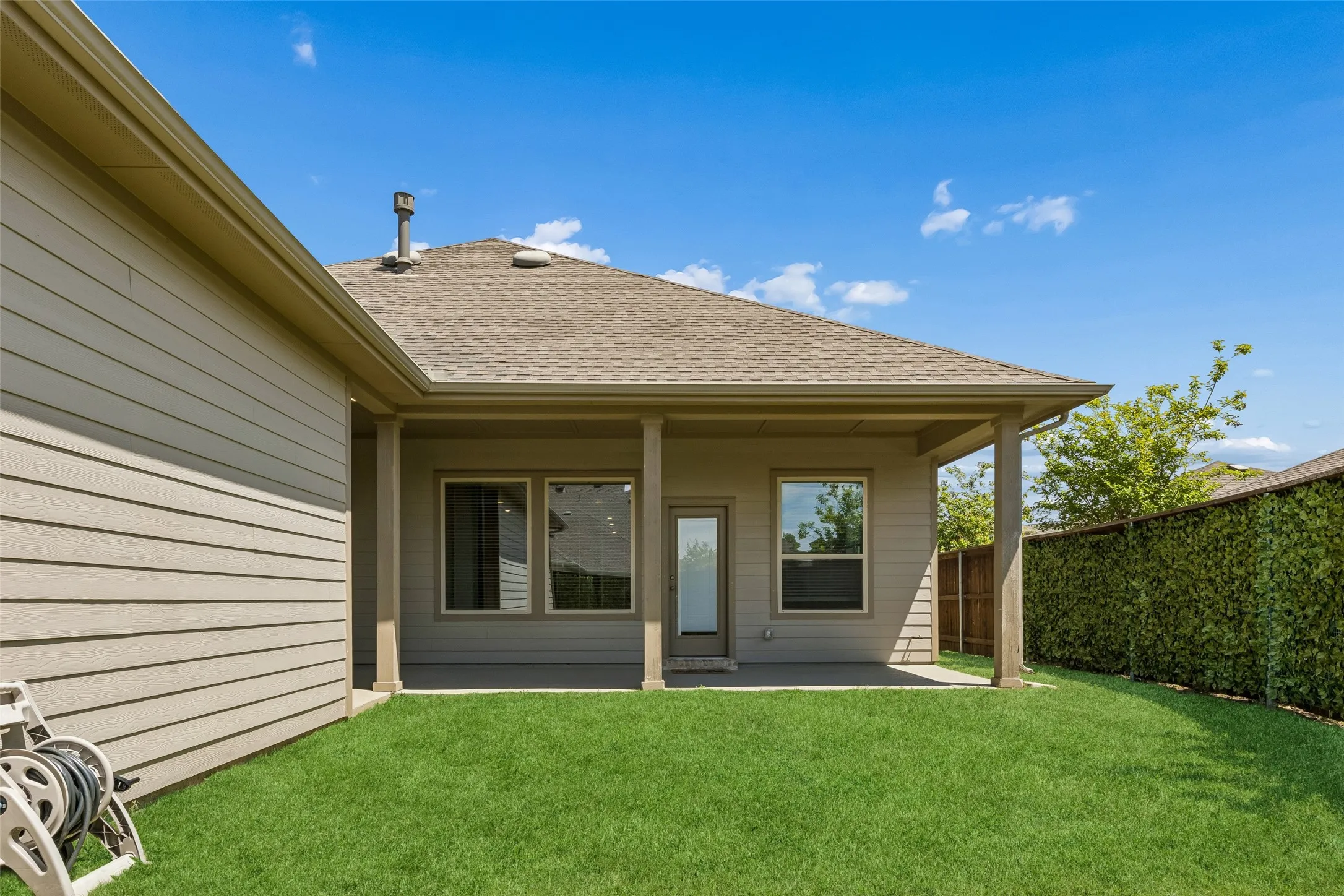 Single Family Residence For Sale in Dallas County , 9201 Lamar Street, Rowlett, Texas 75089, 3 Bedroom, 3 Bathroom, 2 Garage spaces, 2,660 Sqft, built in 2020, mls#21402239, Real Estate Agent in Rowlett, Homes For Sale in Dallas county, Homes For Sale in Rowlett, Realtor in Rowlett Texas, Real Estate Brokerage Independent Realty Texas, Luminita Cordes Realtor