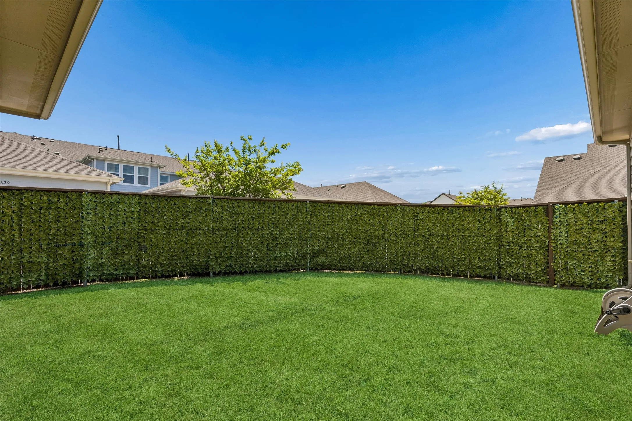 Single Family Residence For Sale in Dallas County , 9201 Lamar Street, Rowlett, Texas 75089, 3 Bedroom, 3 Bathroom, 2 Garage spaces, 2,660 Sqft, built in 2020, mls#21402239, Real Estate Agent in Rowlett, Homes For Sale in Dallas county, Homes For Sale in Rowlett, Realtor in Rowlett Texas, Real Estate Brokerage Independent Realty Texas, Luminita Cordes Realtor