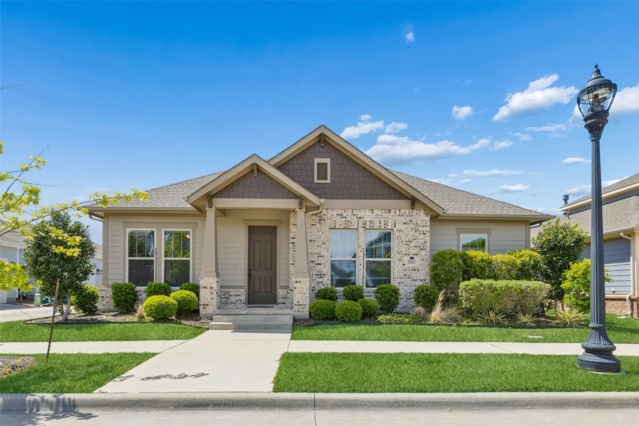 Single Family Residence For Sale in Dallas County , 9201 Lamar Street, Rowlett, Texas 75089, 3 Bedroom, 3 Bathroom, 2 Garage spaces, 2,660 Sqft, built in 2020, mls#21402239, Real Estate Agent in Rowlett, Homes For Sale in Dallas county, Homes For Sale in Rowlett, Realtor in Rowlett Texas, Real Estate Brokerage Independent Realty Texas, Luminita Cordes Realtor