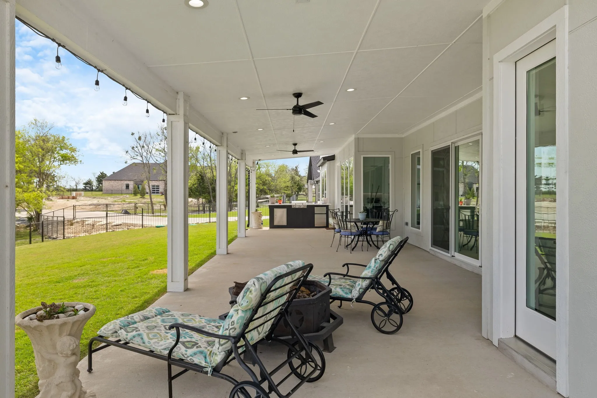 Single Family Residence For Sale in Grayson County , 313 Ryker Lane, Gunter, Texas 75058, 3 Bedroom, 4 Bathroom, 3 Garage spaces, 3,076 Sqft, built in 2023, mls#21402621, Real Estate Agent in Gunter, Homes For Sale in Grayson county, Homes For Sale in Gunter, Realtor in Gunter Texas, Real Estate Brokerage Independent Realty Texas, Luminita Cordes Realtor