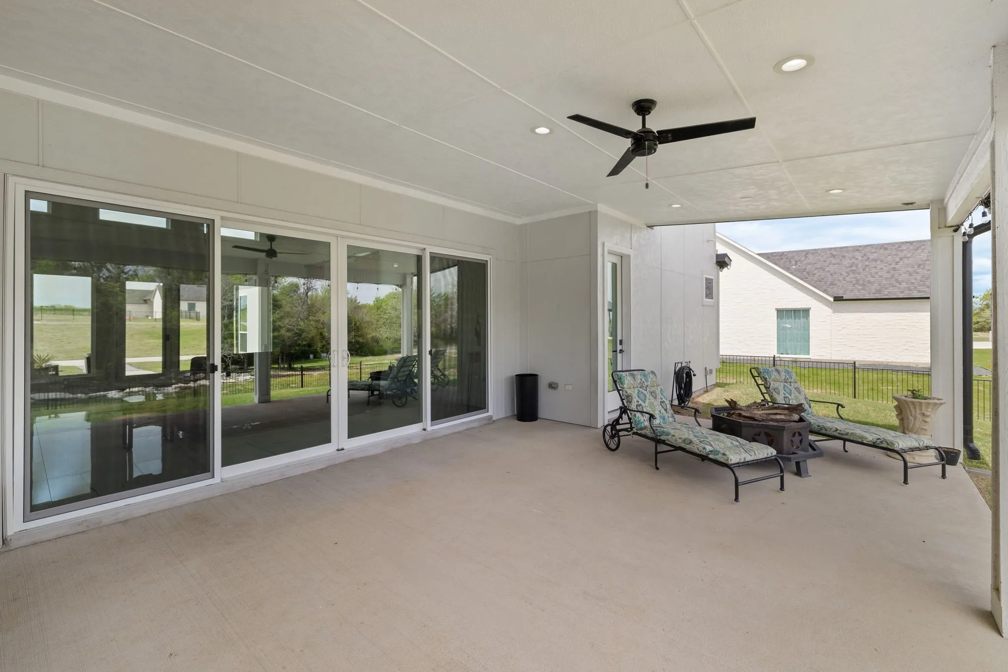 Single Family Residence For Sale in Grayson County , 313 Ryker Lane, Gunter, Texas 75058, 3 Bedroom, 4 Bathroom, 3 Garage spaces, 3,076 Sqft, built in 2023, mls#21402621, Real Estate Agent in Gunter, Homes For Sale in Grayson county, Homes For Sale in Gunter, Realtor in Gunter Texas, Real Estate Brokerage Independent Realty Texas, Luminita Cordes Realtor