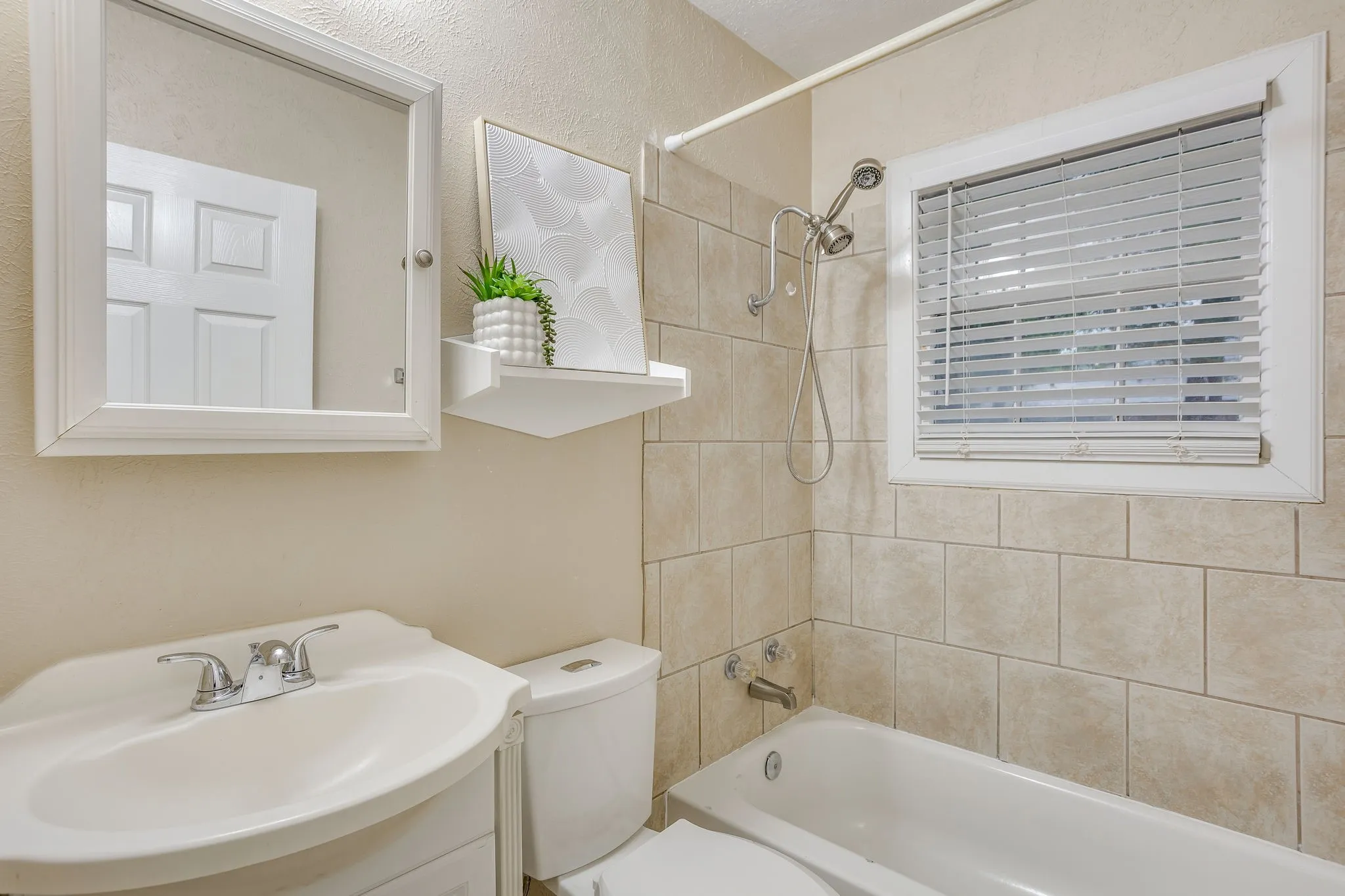 Single Family Residence For Sale in Tarrant County , 3500 Corto Avenue, Fort Worth, Texas 76109, 4 Bedroom, 2 Bathroom, Garage spaces, 1,623 Sqft, built in 1949, mls#21388764, Real Estate Agent in Fort Worth, Homes For Sale in Tarrant county, Homes For Sale in Fort Worth, Realtor in Fort Worth Texas, Real Estate Brokerage Independent Realty Texas, Luminita Cordes Realtor