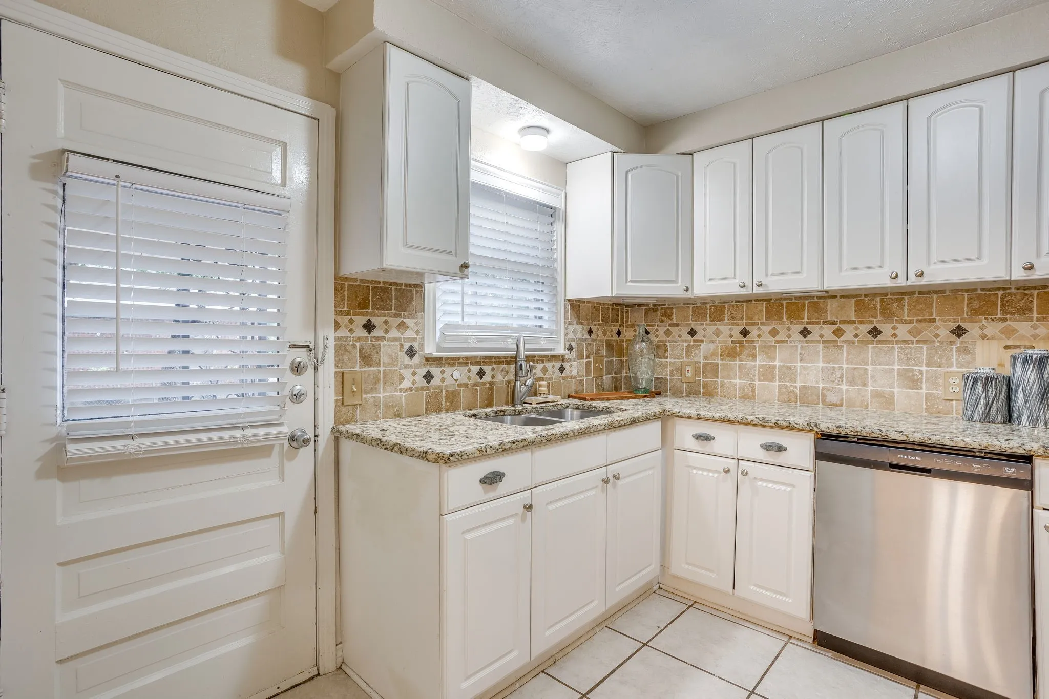 Single Family Residence For Sale in Tarrant County , 3500 Corto Avenue, Fort Worth, Texas 76109, 4 Bedroom, 2 Bathroom, Garage spaces, 1,623 Sqft, built in 1949, mls#21388764, Real Estate Agent in Fort Worth, Homes For Sale in Tarrant county, Homes For Sale in Fort Worth, Realtor in Fort Worth Texas, Real Estate Brokerage Independent Realty Texas, Luminita Cordes Realtor