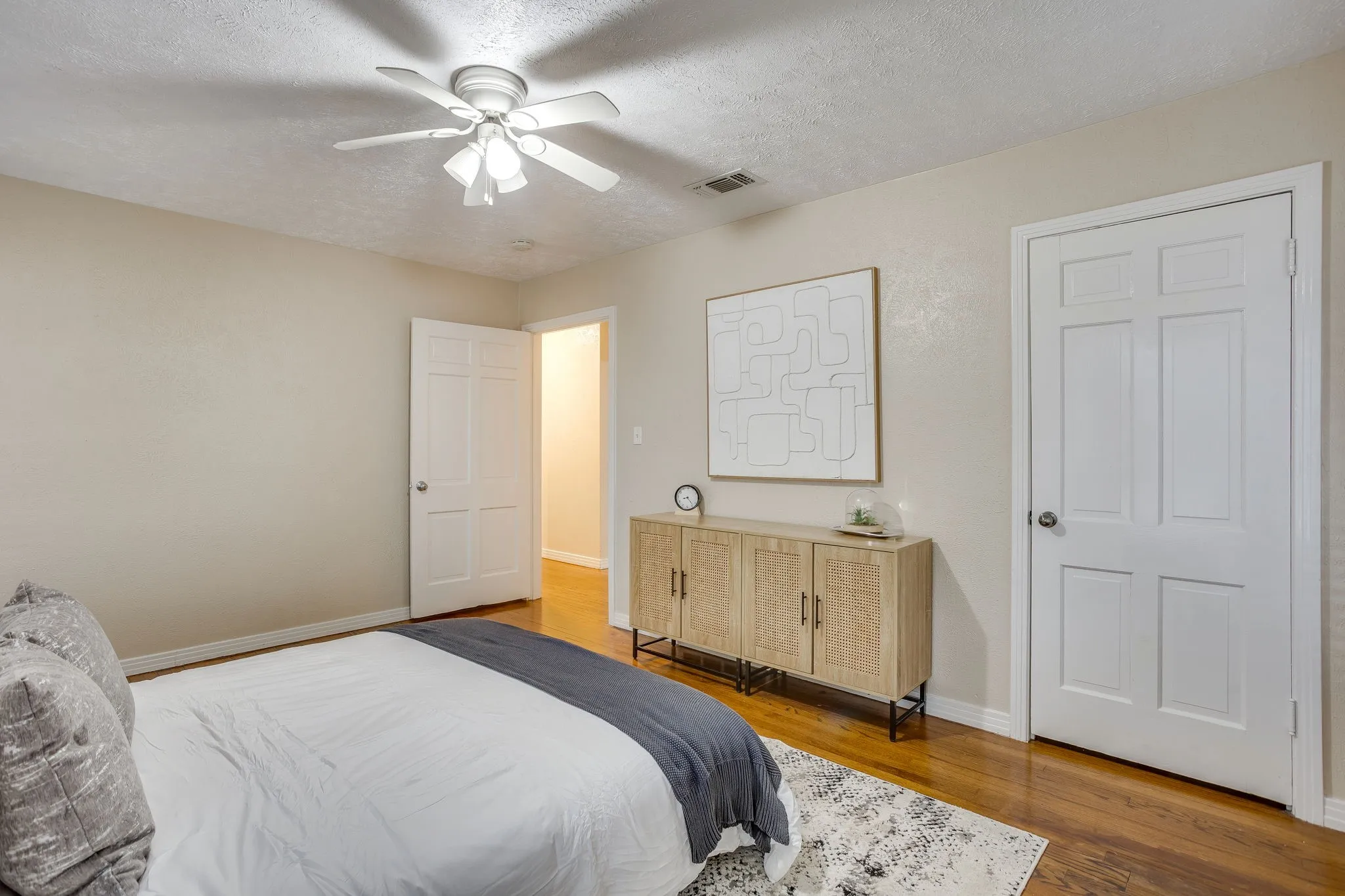 Single Family Residence For Sale in Tarrant County , 3500 Corto Avenue, Fort Worth, Texas 76109, 4 Bedroom, 2 Bathroom, Garage spaces, 1,623 Sqft, built in 1949, mls#21388764, Real Estate Agent in Fort Worth, Homes For Sale in Tarrant county, Homes For Sale in Fort Worth, Realtor in Fort Worth Texas, Real Estate Brokerage Independent Realty Texas, Luminita Cordes Realtor