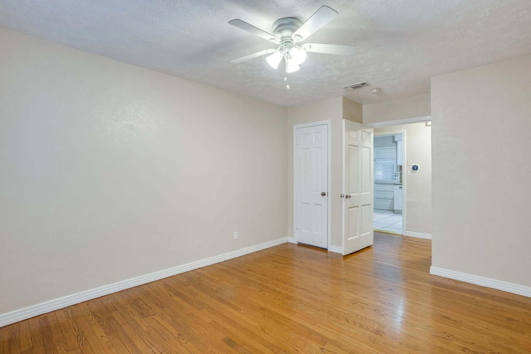 Single Family Residence For Sale in Tarrant County , 3500 Corto Avenue, Fort Worth, Texas 76109, 4 Bedroom, 2 Bathroom, Garage spaces, 1,623 Sqft, built in 1949, mls#21388764, Real Estate Agent in Fort Worth, Homes For Sale in Tarrant county, Homes For Sale in Fort Worth, Realtor in Fort Worth Texas, Real Estate Brokerage Independent Realty Texas, Luminita Cordes Realtor