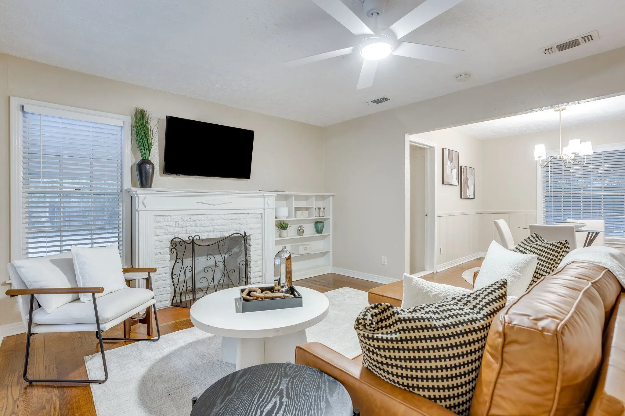 Single Family Residence For Sale in Tarrant County , 3500 Corto Avenue, Fort Worth, Texas 76109, 4 Bedroom, 2 Bathroom, Garage spaces, 1,623 Sqft, built in 1949, mls#21388764, Real Estate Agent in Fort Worth, Homes For Sale in Tarrant county, Homes For Sale in Fort Worth, Realtor in Fort Worth Texas, Real Estate Brokerage Independent Realty Texas, Luminita Cordes Realtor