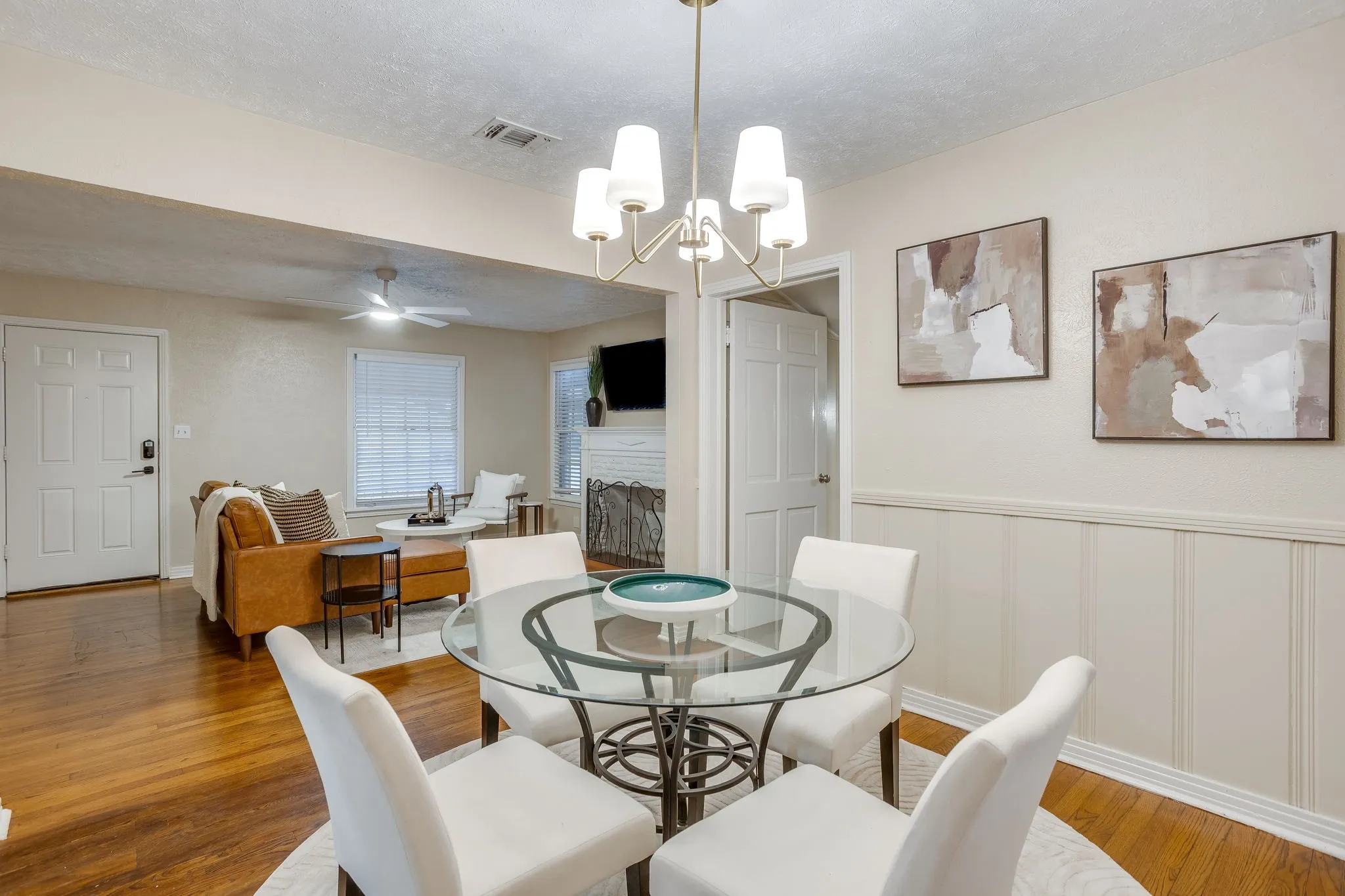 Single Family Residence For Sale in Tarrant County , 3500 Corto Avenue, Fort Worth, Texas 76109, 4 Bedroom, 2 Bathroom, Garage spaces, 1,623 Sqft, built in 1949, mls#21388764, Real Estate Agent in Fort Worth, Homes For Sale in Tarrant county, Homes For Sale in Fort Worth, Realtor in Fort Worth Texas, Real Estate Brokerage Independent Realty Texas, Luminita Cordes Realtor