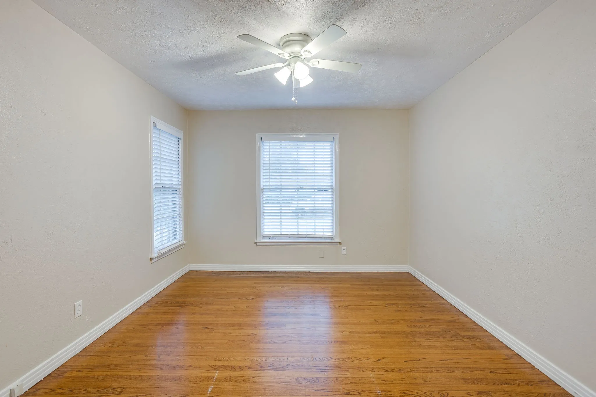 Single Family Residence For Sale in Tarrant County , 3500 Corto Avenue, Fort Worth, Texas 76109, 4 Bedroom, 2 Bathroom, Garage spaces, 1,623 Sqft, built in 1949, mls#21388764, Real Estate Agent in Fort Worth, Homes For Sale in Tarrant county, Homes For Sale in Fort Worth, Realtor in Fort Worth Texas, Real Estate Brokerage Independent Realty Texas, Luminita Cordes Realtor