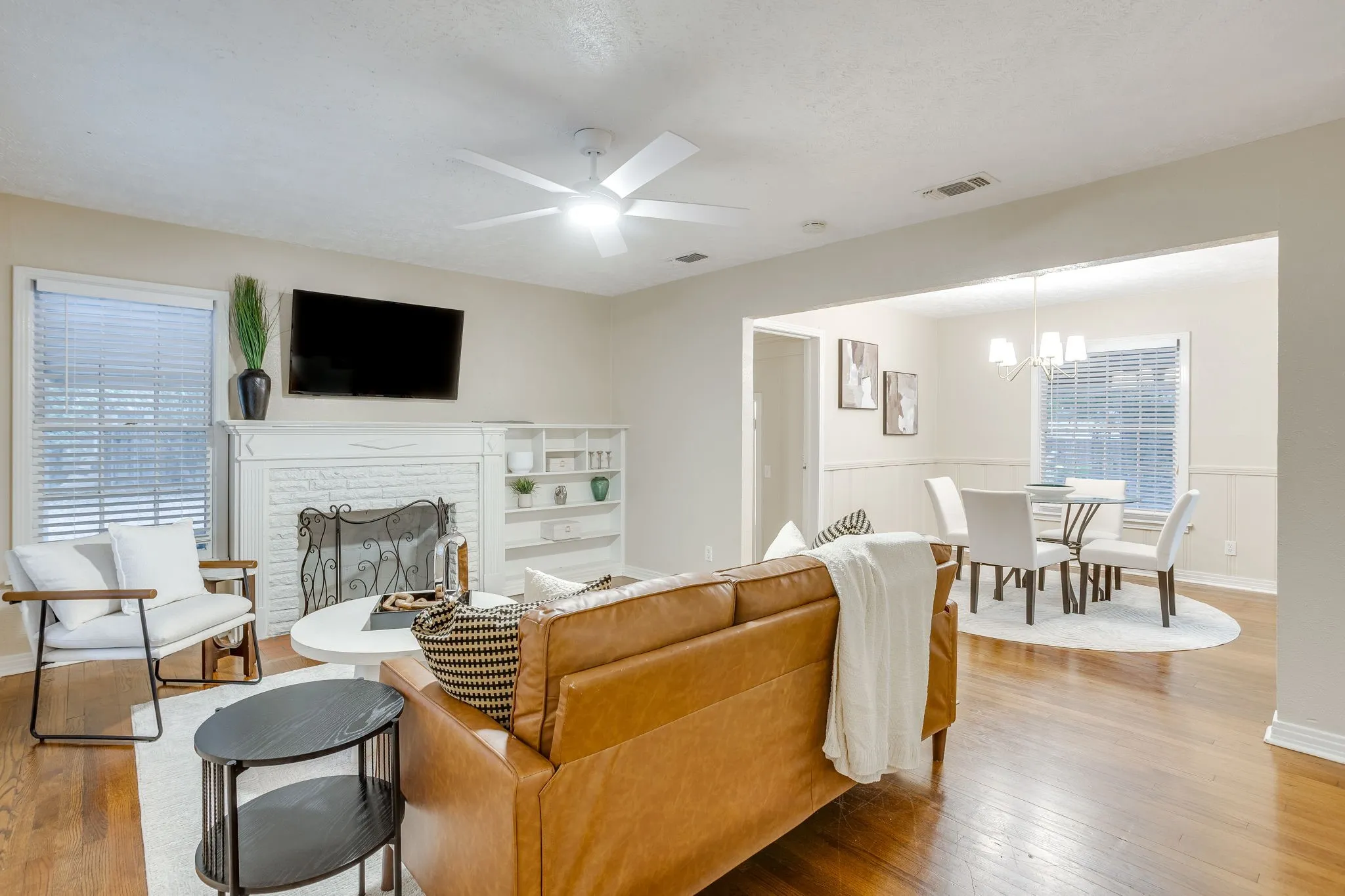 Single Family Residence For Sale in Tarrant County , 3500 Corto Avenue, Fort Worth, Texas 76109, 4 Bedroom, 2 Bathroom, Garage spaces, 1,623 Sqft, built in 1949, mls#21388764, Real Estate Agent in Fort Worth, Homes For Sale in Tarrant county, Homes For Sale in Fort Worth, Realtor in Fort Worth Texas, Real Estate Brokerage Independent Realty Texas, Luminita Cordes Realtor