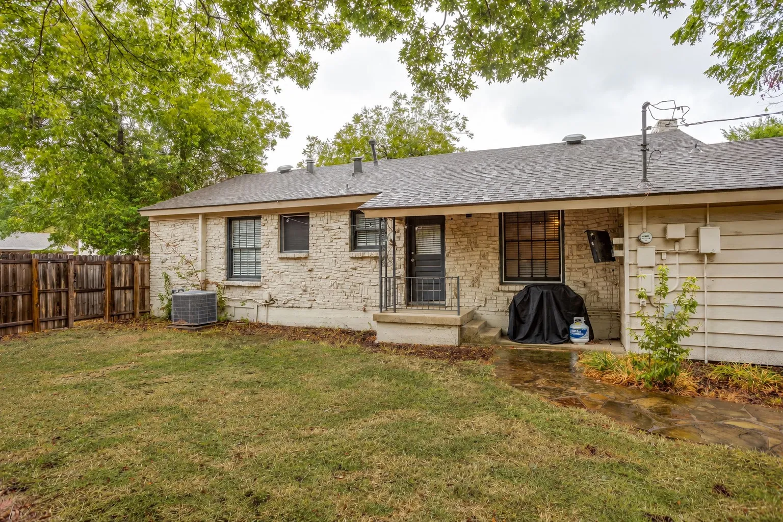 Single Family Residence For Sale in Tarrant County , 3500 Corto Avenue, Fort Worth, Texas 76109, 4 Bedroom, 2 Bathroom, Garage spaces, 1,623 Sqft, built in 1949, mls#21388764, Real Estate Agent in Fort Worth, Homes For Sale in Tarrant county, Homes For Sale in Fort Worth, Realtor in Fort Worth Texas, Real Estate Brokerage Independent Realty Texas, Luminita Cordes Realtor