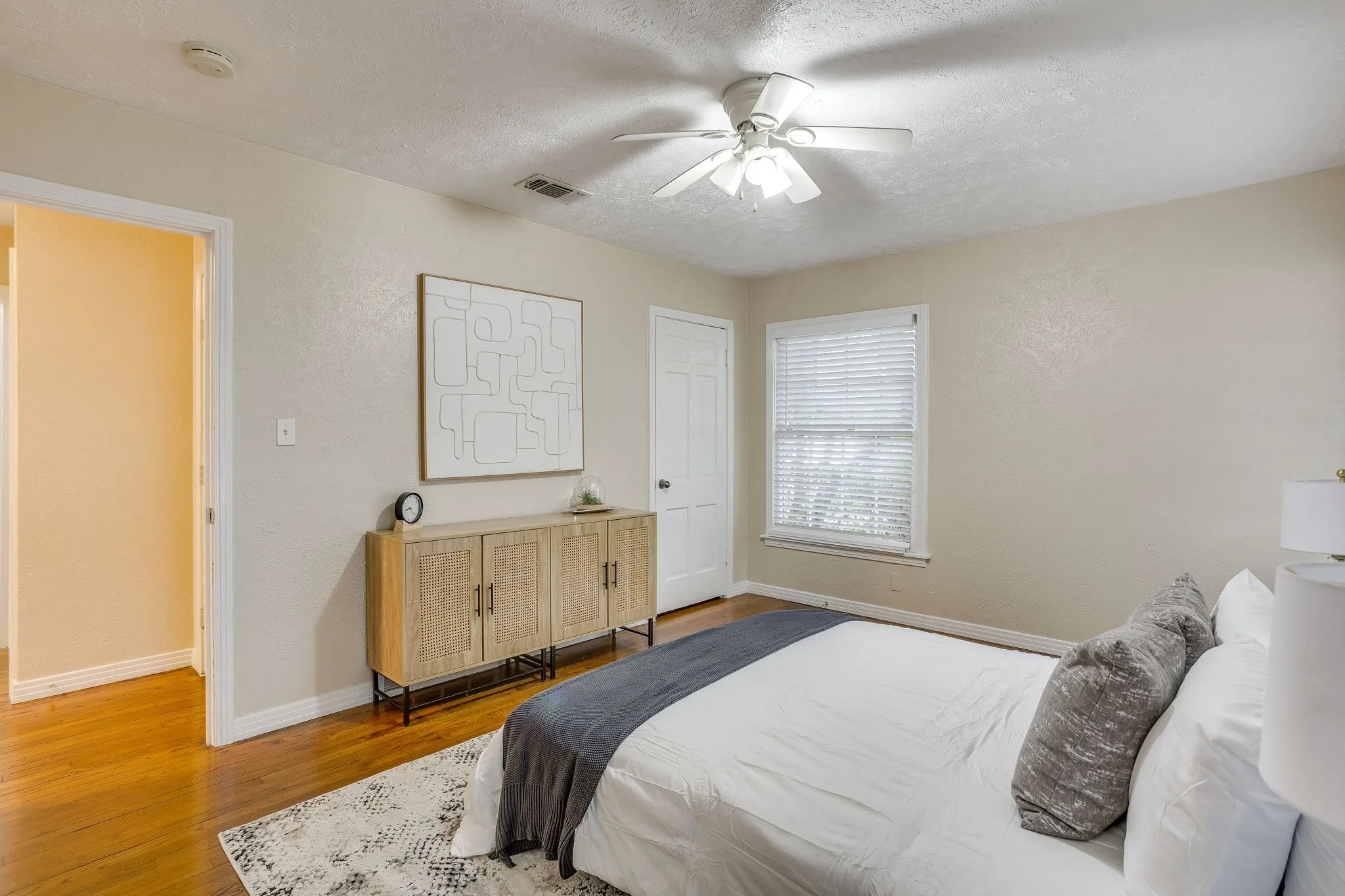 Single Family Residence For Sale in Tarrant County , 3500 Corto Avenue, Fort Worth, Texas 76109, 4 Bedroom, 2 Bathroom, Garage spaces, 1,623 Sqft, built in 1949, mls#21388764, Real Estate Agent in Fort Worth, Homes For Sale in Tarrant county, Homes For Sale in Fort Worth, Realtor in Fort Worth Texas, Real Estate Brokerage Independent Realty Texas, Luminita Cordes Realtor