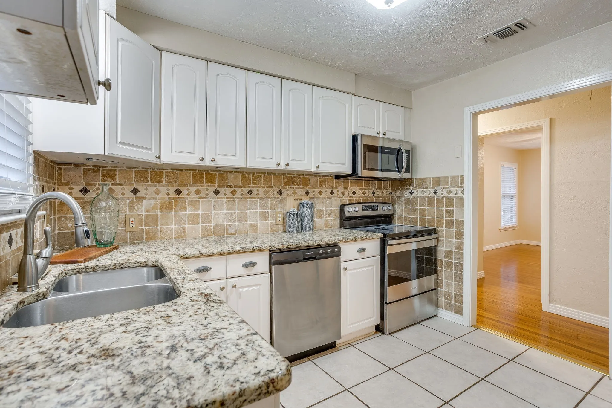 Single Family Residence For Sale in Tarrant County , 3500 Corto Avenue, Fort Worth, Texas 76109, 4 Bedroom, 2 Bathroom, Garage spaces, 1,623 Sqft, built in 1949, mls#21388764, Real Estate Agent in Fort Worth, Homes For Sale in Tarrant county, Homes For Sale in Fort Worth, Realtor in Fort Worth Texas, Real Estate Brokerage Independent Realty Texas, Luminita Cordes Realtor