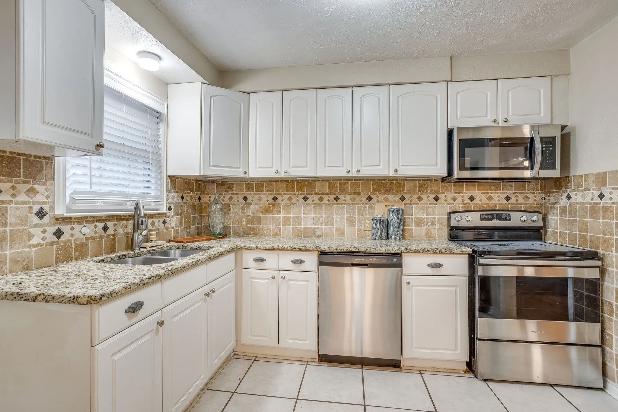 Single Family Residence For Sale in Tarrant County , 3500 Corto Avenue, Fort Worth, Texas 76109, 4 Bedroom, 2 Bathroom, Garage spaces, 1,623 Sqft, built in 1949, mls#21388764, Real Estate Agent in Fort Worth, Homes For Sale in Tarrant county, Homes For Sale in Fort Worth, Realtor in Fort Worth Texas, Real Estate Brokerage Independent Realty Texas, Luminita Cordes Realtor
