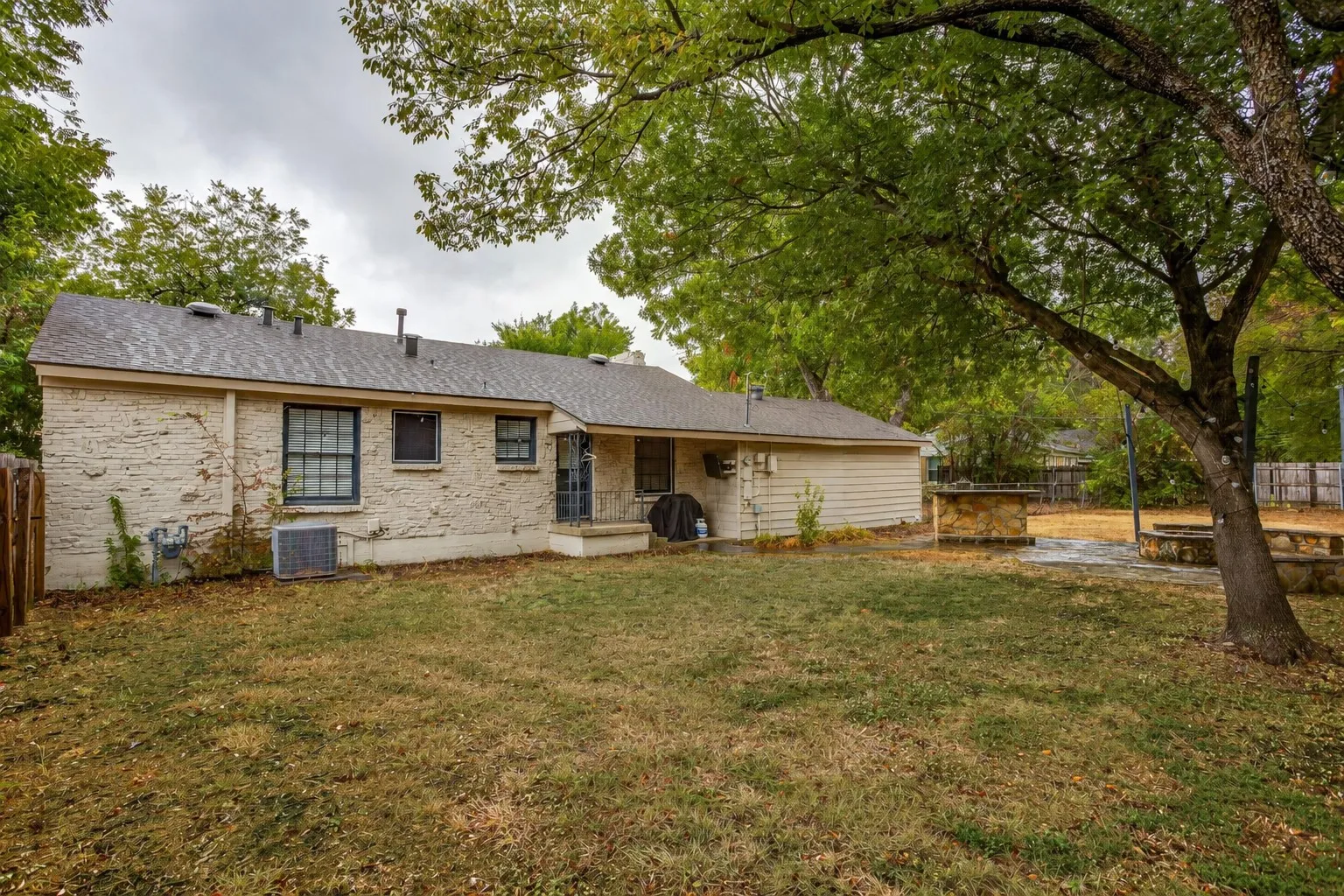 Single Family Residence For Sale in Tarrant County , 3500 Corto Avenue, Fort Worth, Texas 76109, 4 Bedroom, 2 Bathroom, Garage spaces, 1,623 Sqft, built in 1949, mls#21388764, Real Estate Agent in Fort Worth, Homes For Sale in Tarrant county, Homes For Sale in Fort Worth, Realtor in Fort Worth Texas, Real Estate Brokerage Independent Realty Texas, Luminita Cordes Realtor