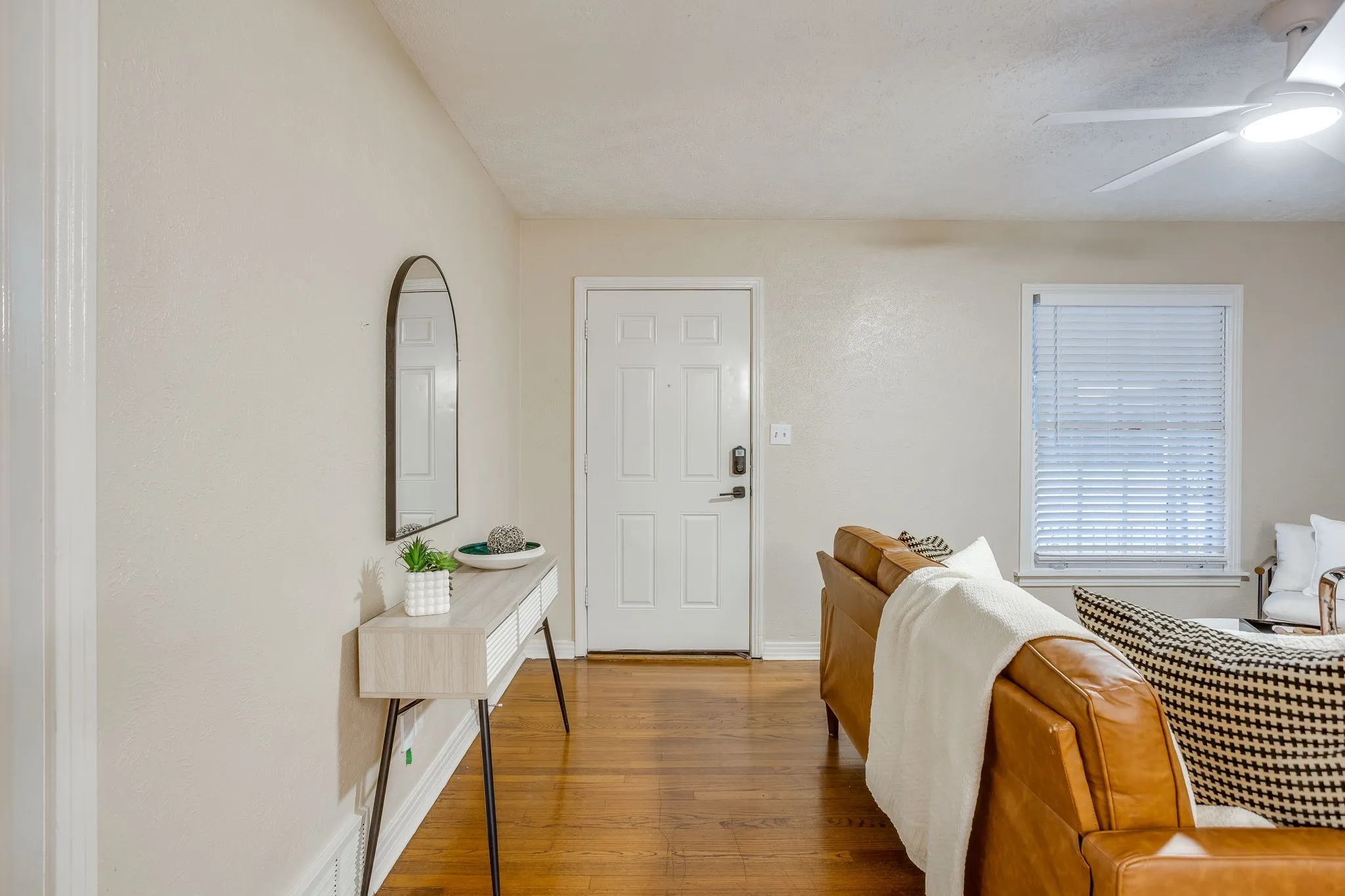 Single Family Residence For Sale in Tarrant County , 3500 Corto Avenue, Fort Worth, Texas 76109, 4 Bedroom, 2 Bathroom, Garage spaces, 1,623 Sqft, built in 1949, mls#21388764, Real Estate Agent in Fort Worth, Homes For Sale in Tarrant county, Homes For Sale in Fort Worth, Realtor in Fort Worth Texas, Real Estate Brokerage Independent Realty Texas, Luminita Cordes Realtor