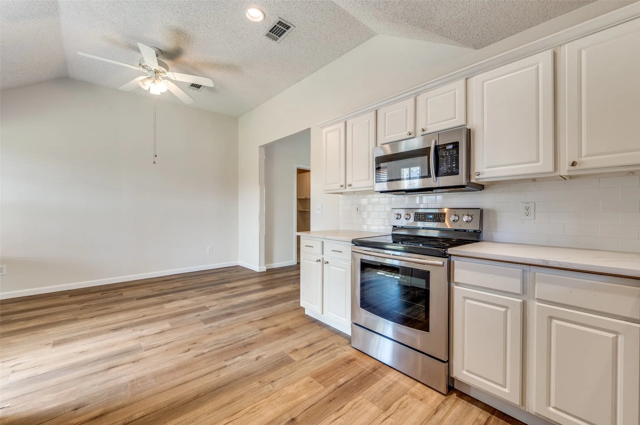 Single Family Residence For Rent in Collin County , 10121 Cambridge Drive, Frisco, Texas 75035, 3 Bedroom, 2 Bathroom, 2 Garage spaces, 1,684 Sqft, built in 1996, mls#21401587, Real Estate Agent in Frisco, Homes For Rent in Collin county, Homes For Rent in Frisco, Realtor in Frisco Texas, Real Estate Brokerage Independent Realty Texas, Luminita Cordes Realtor